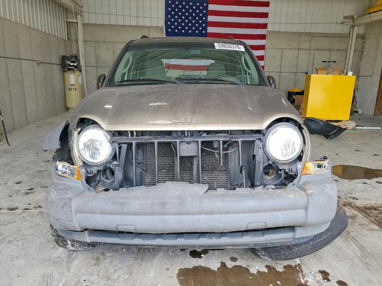 2005 Jeep Liberty Sport Tan vin: 1J4GL48K65W715365