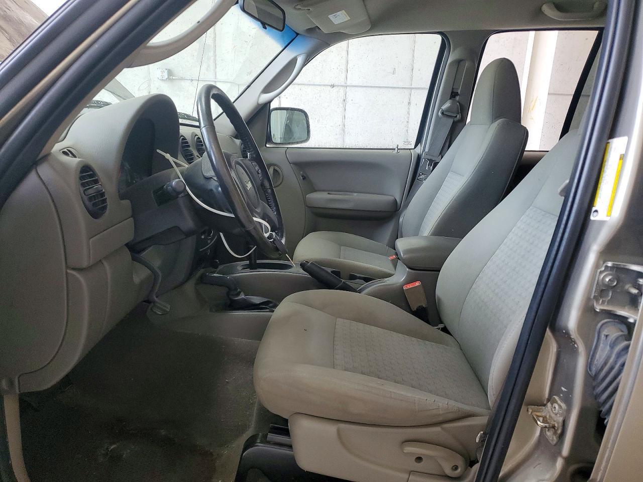 2005 Jeep Liberty Sport Tan vin: 1J4GL48K65W715365