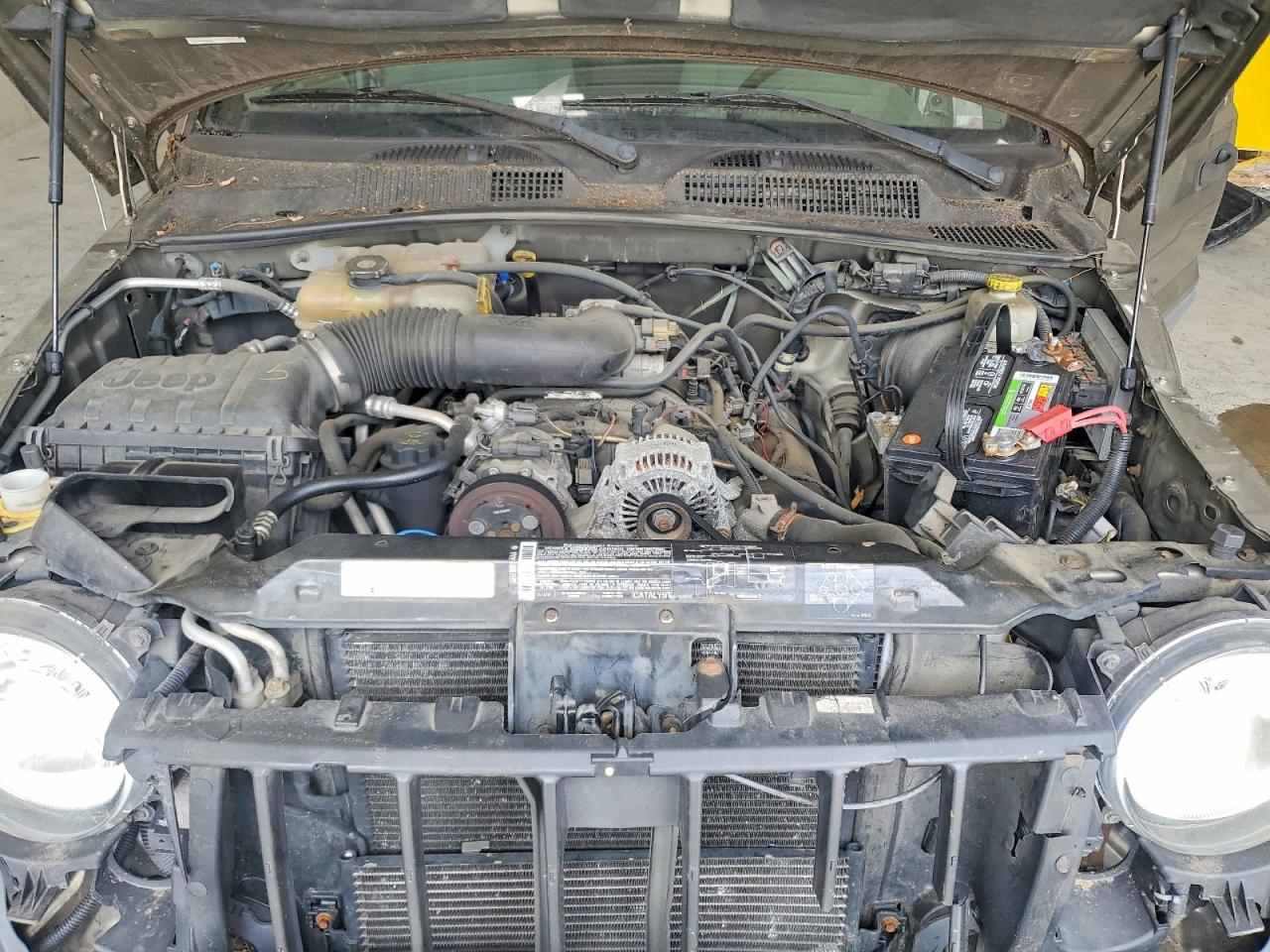 2005 Jeep Liberty Sport Tan vin: 1J4GL48K65W715365