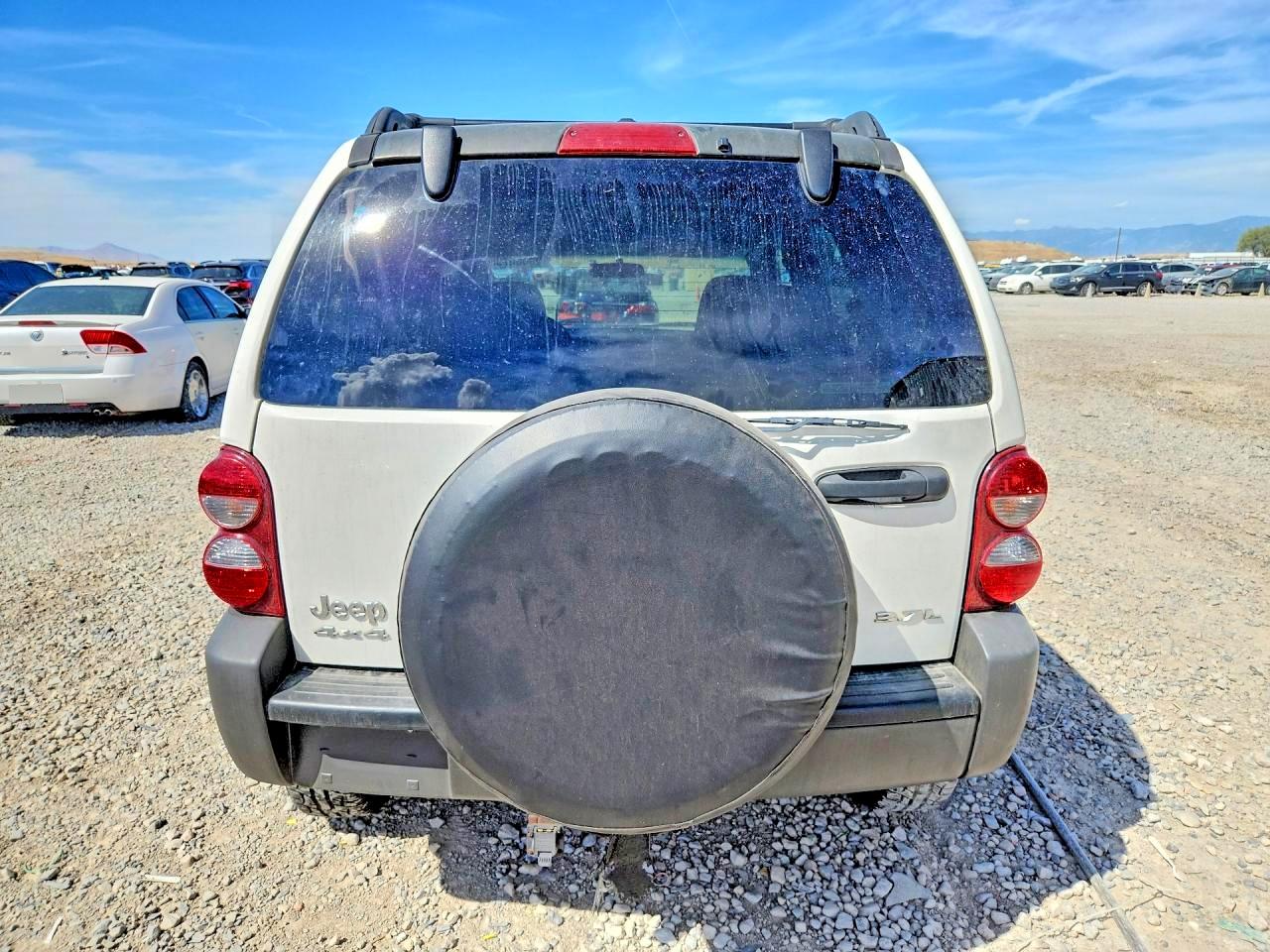 2007 Jeep Liberty Sport White vin: 1J4GL48K67W707219