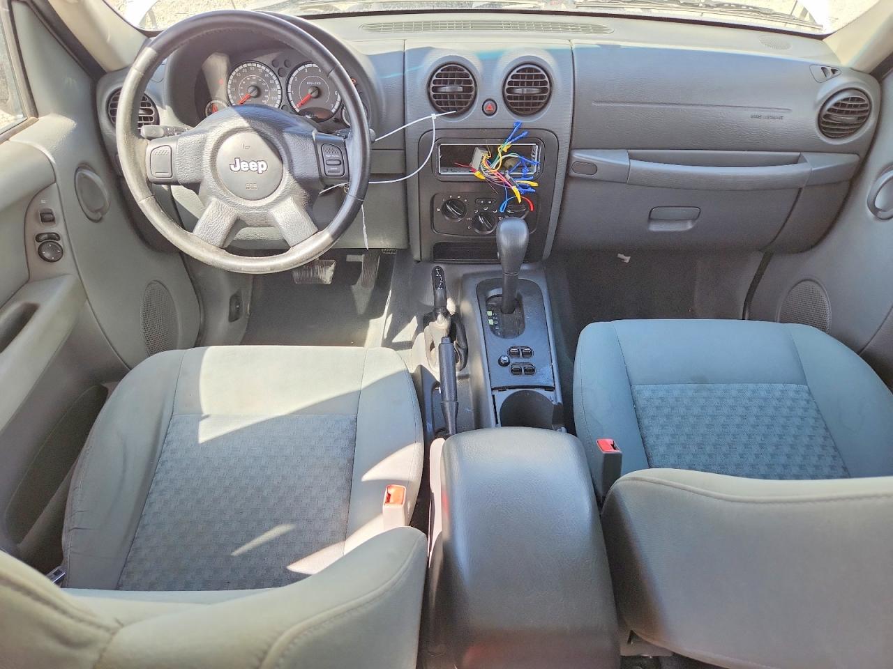2007 Jeep Liberty Sport White vin: 1J4GL48K67W707219