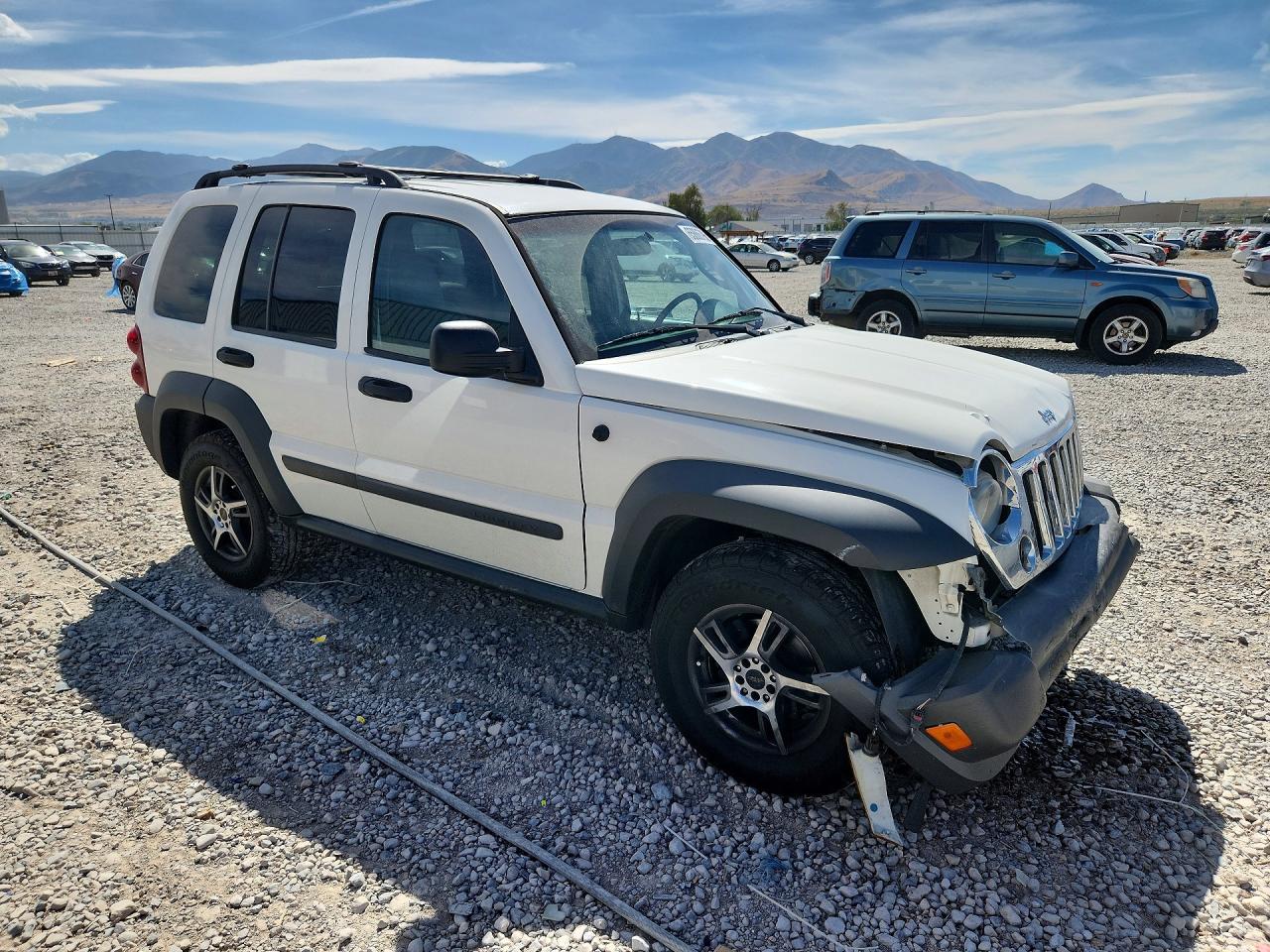 2007 Jeep Liberty Sport White vin: 1J4GL48K67W707219