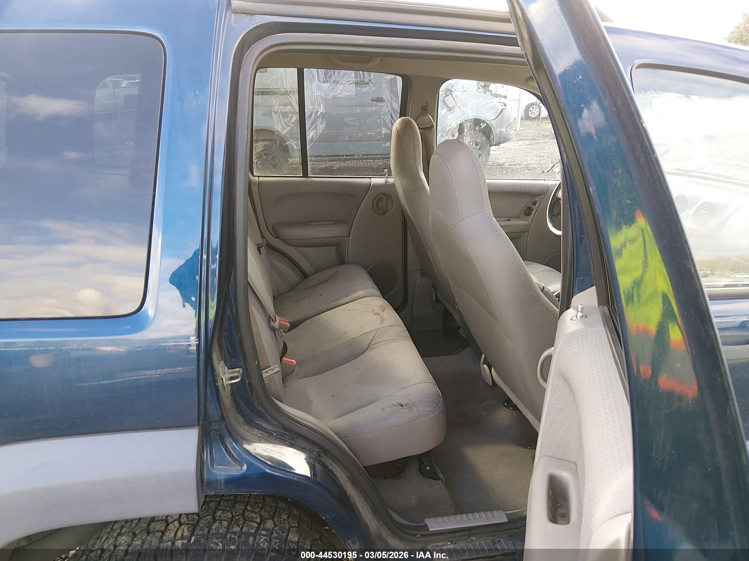 2002 Jeep Liberty Sport Dark Blue vin: 1J4GL48K72W122142
