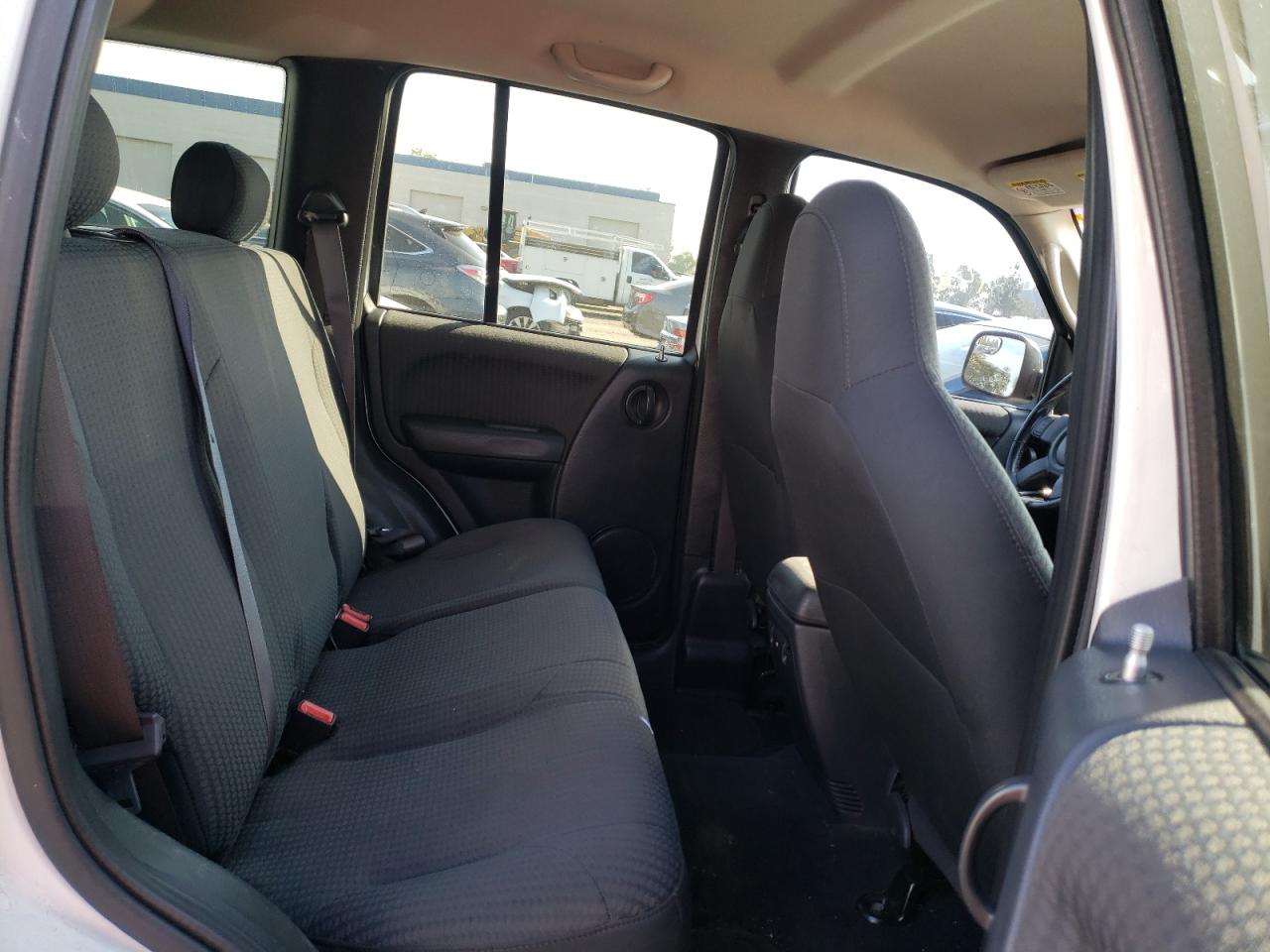 2002 Jeep Liberty Sport White vin: 1J4GL48K72W187153