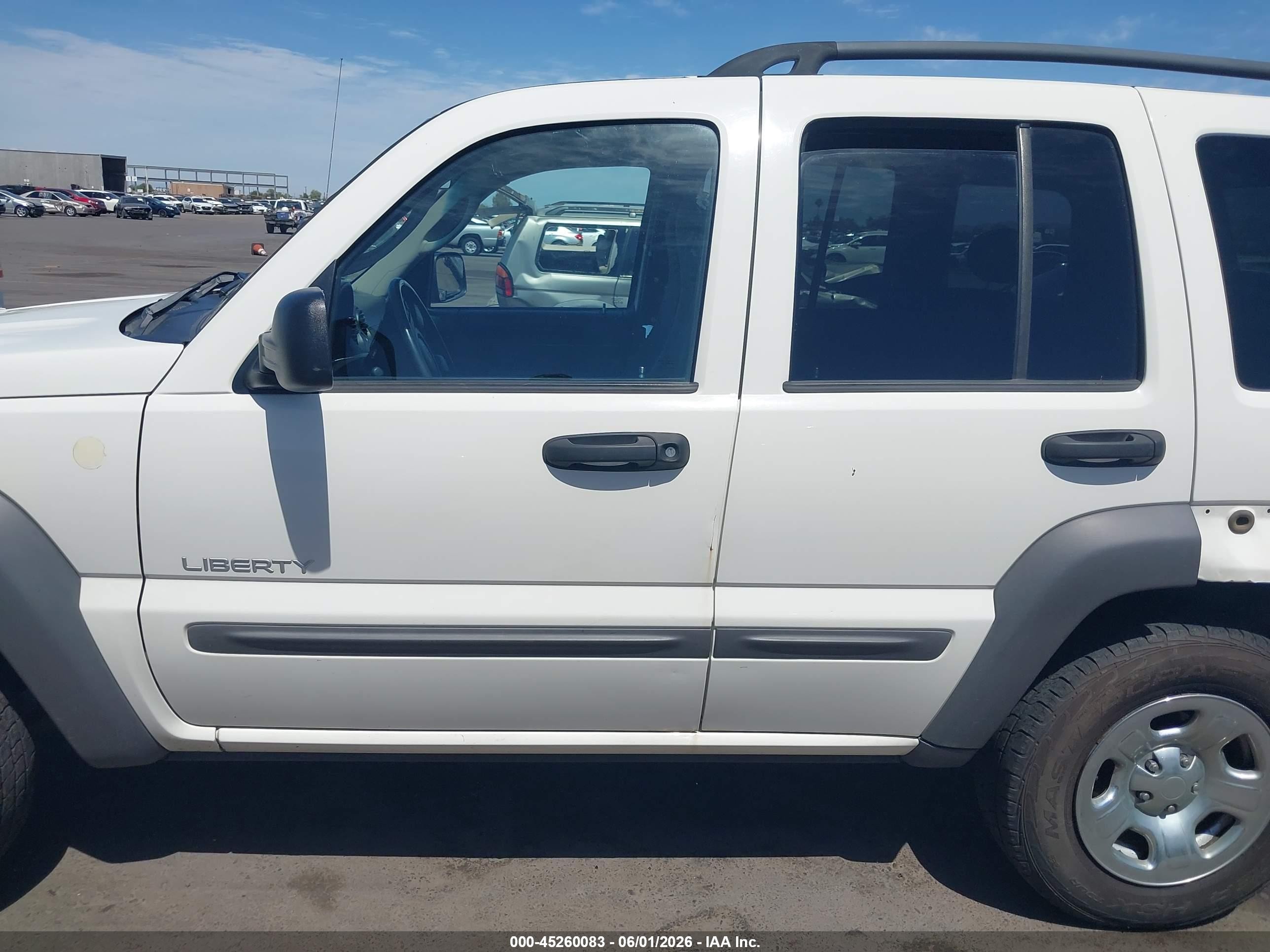 2004 Jeep Liberty Sport White vin: 1J4GL48K74W285022