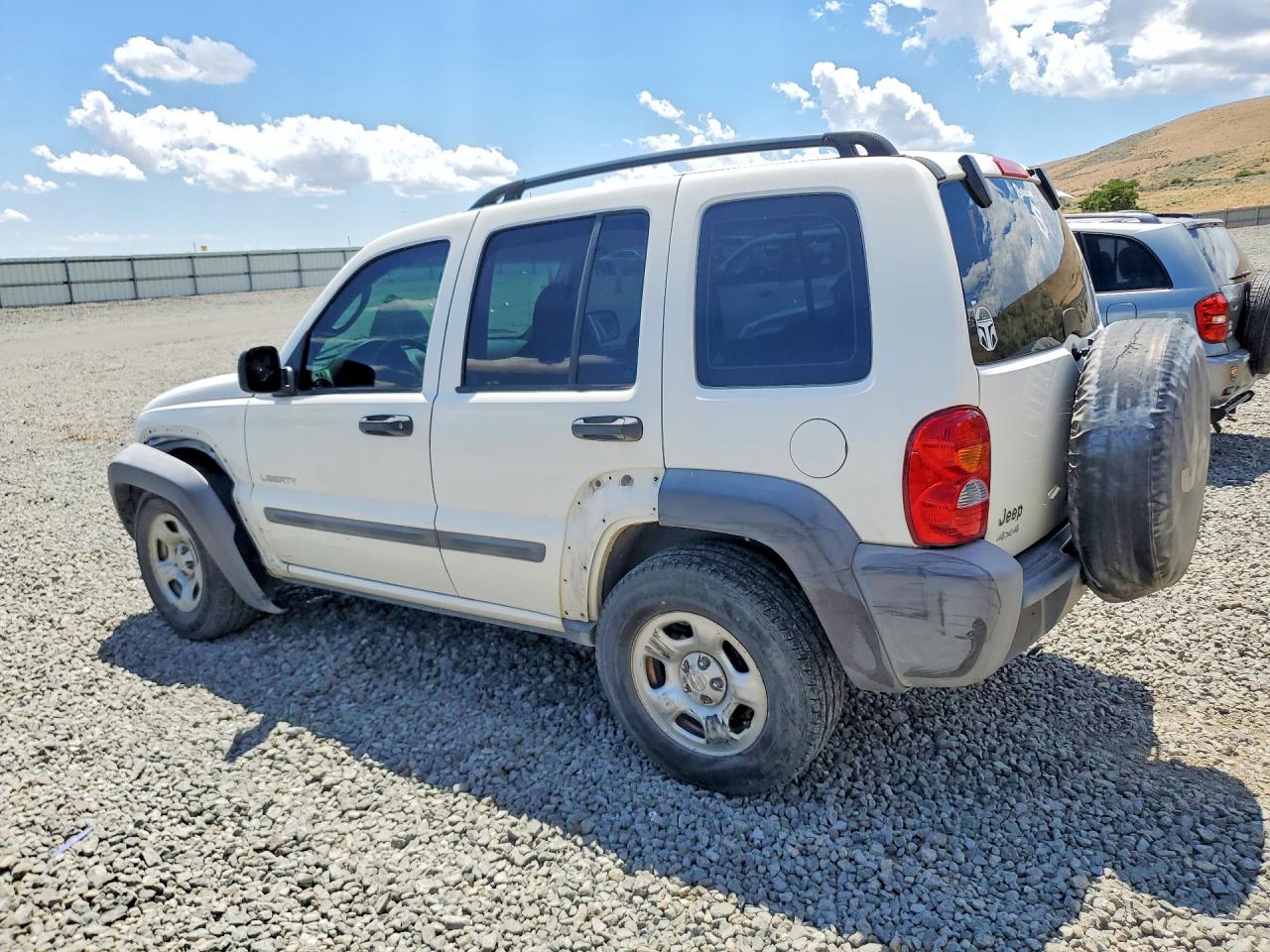 2004 Jeep Liberty Sport White vin: 1J4GL48K74W327608
