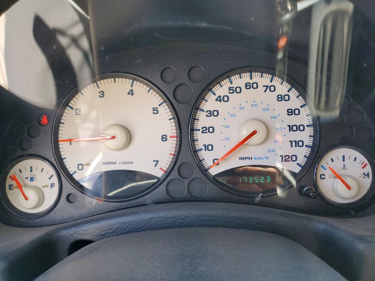 2004 Jeep Liberty Sport White vin: 1J4GL48K74W327608