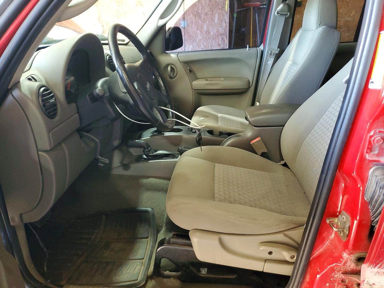 2005 Jeep Liberty Sport Red vin: 1J4GL48K75W557733