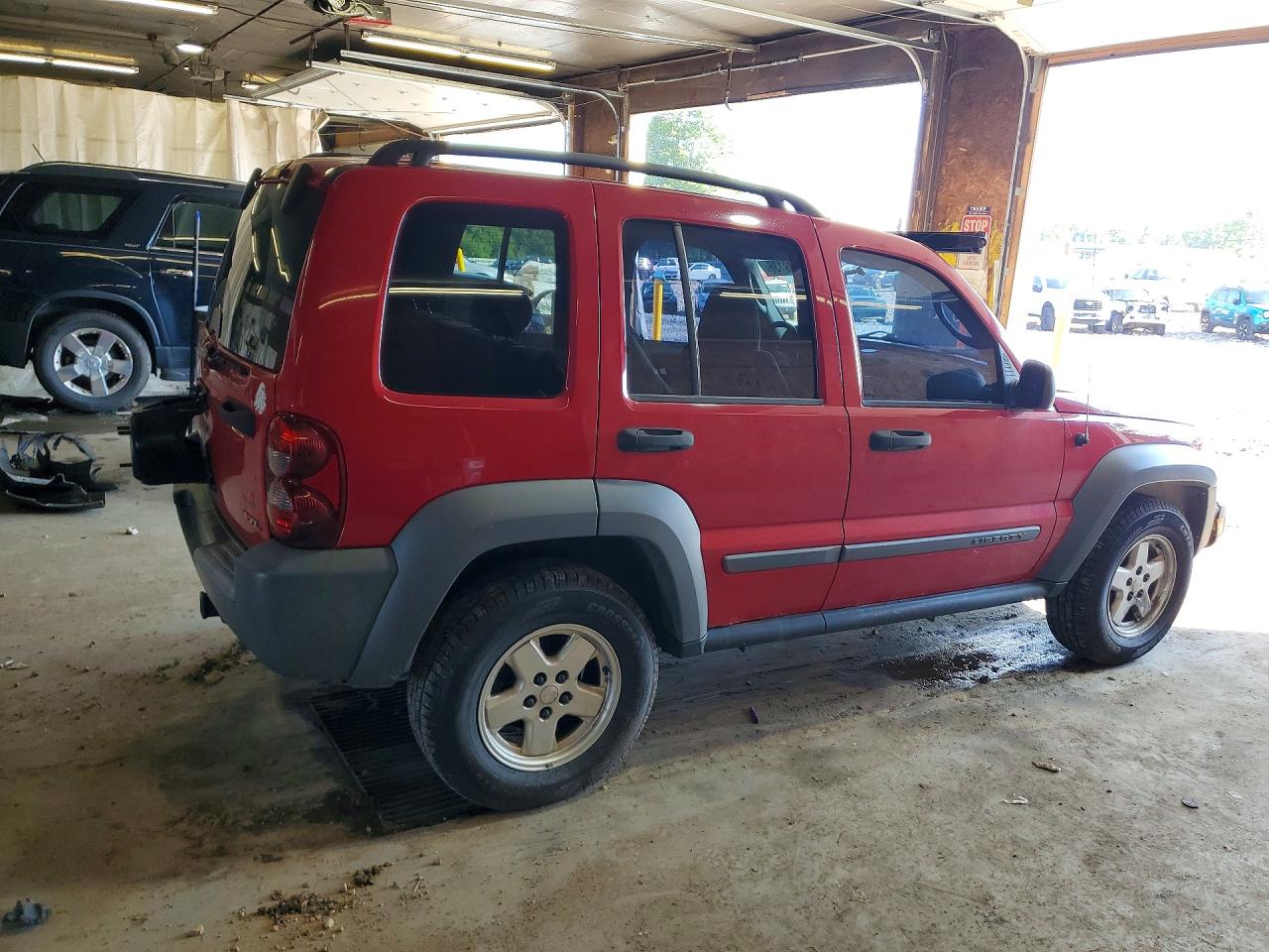 2005 Jeep Liberty Sport Red vin: 1J4GL48K75W557733