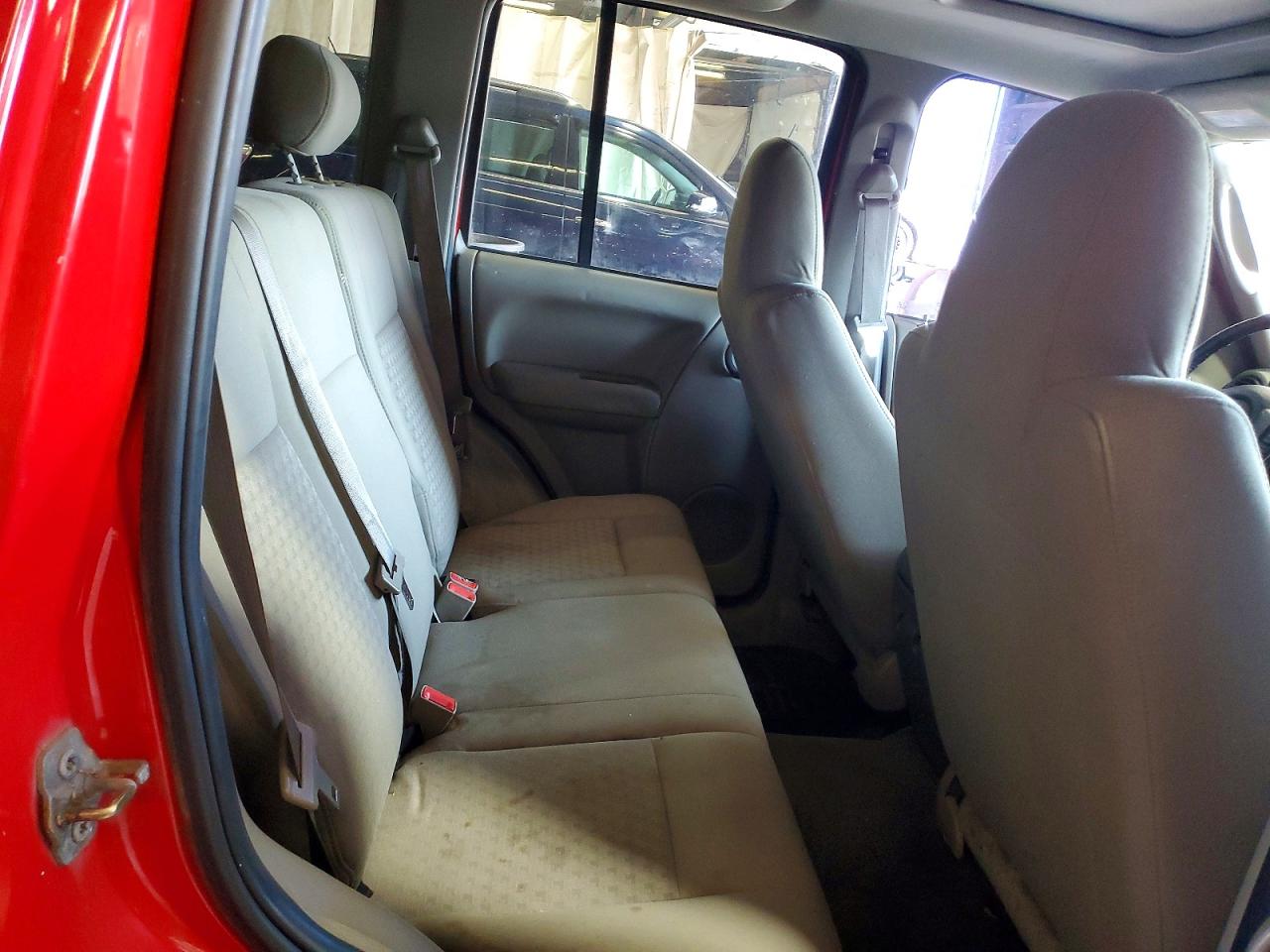 2005 Jeep Liberty Sport Red vin: 1J4GL48K75W557733