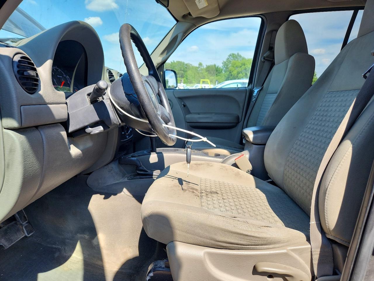 2005 Jeep Liberty Sport Gray vin: 1J4GL48K75W570837