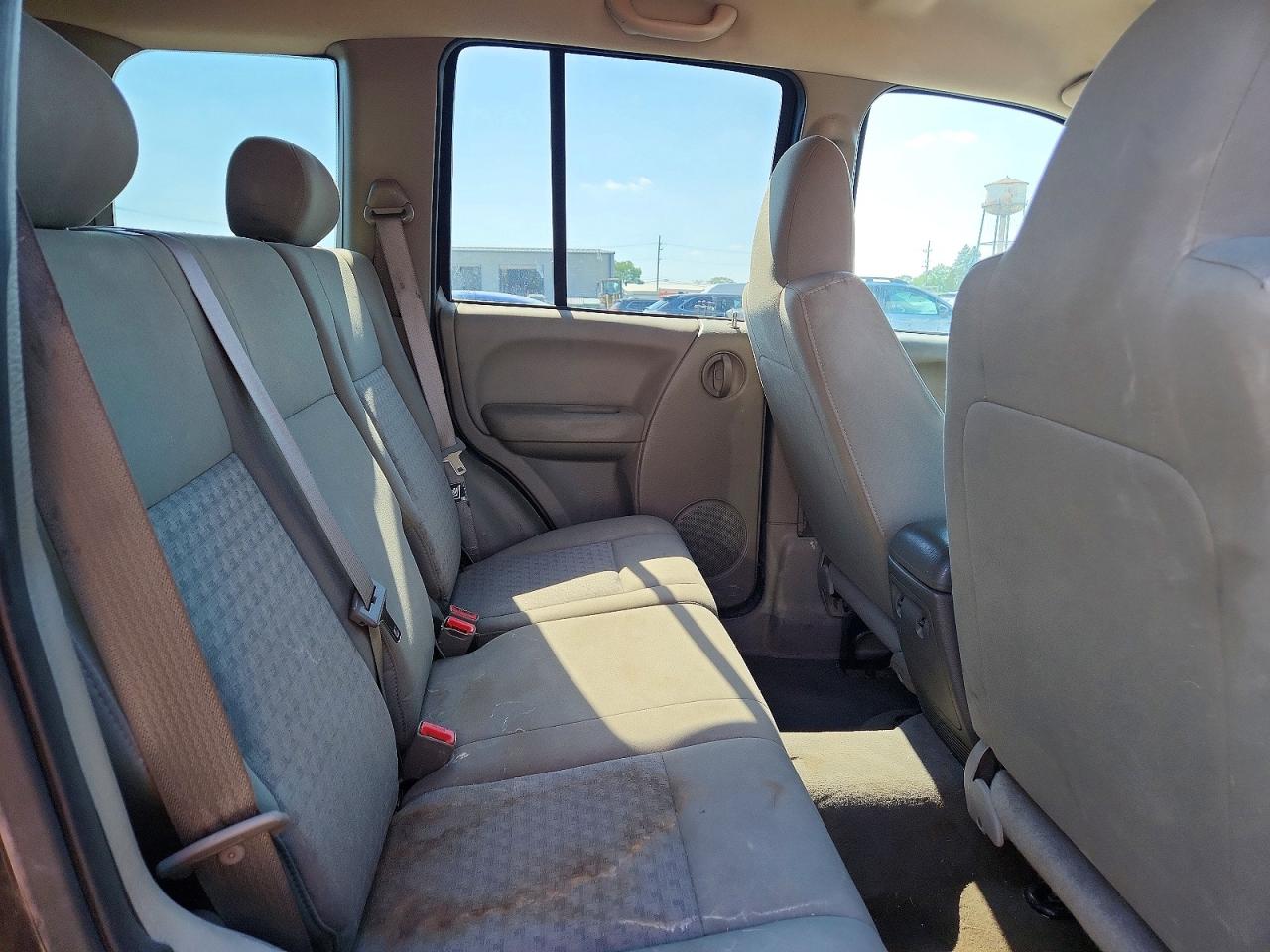 2005 Jeep Liberty Sport Gray vin: 1J4GL48K75W570837