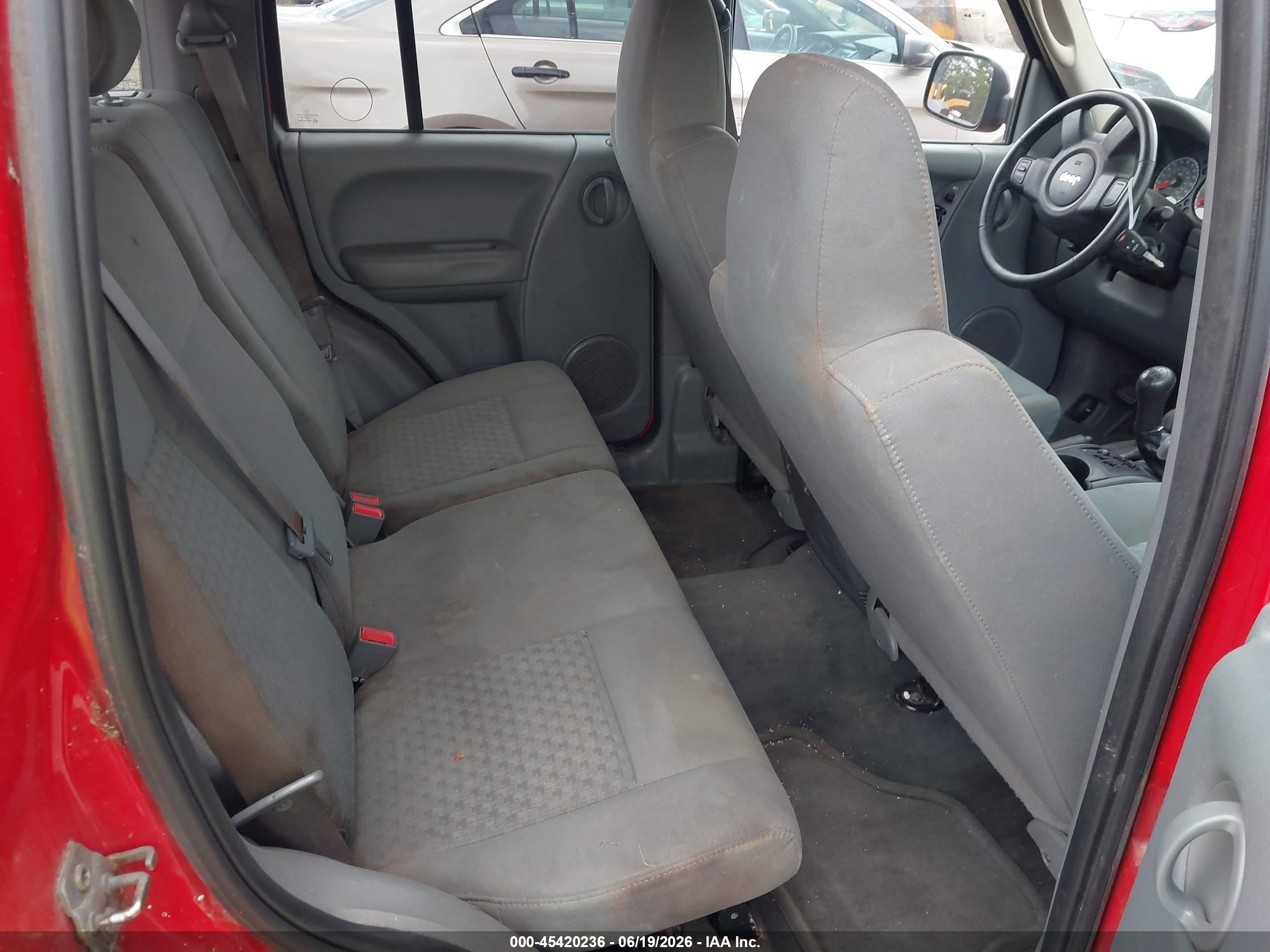 2005 Jeep Liberty Sport Red vin: 1J4GL48K75W619289