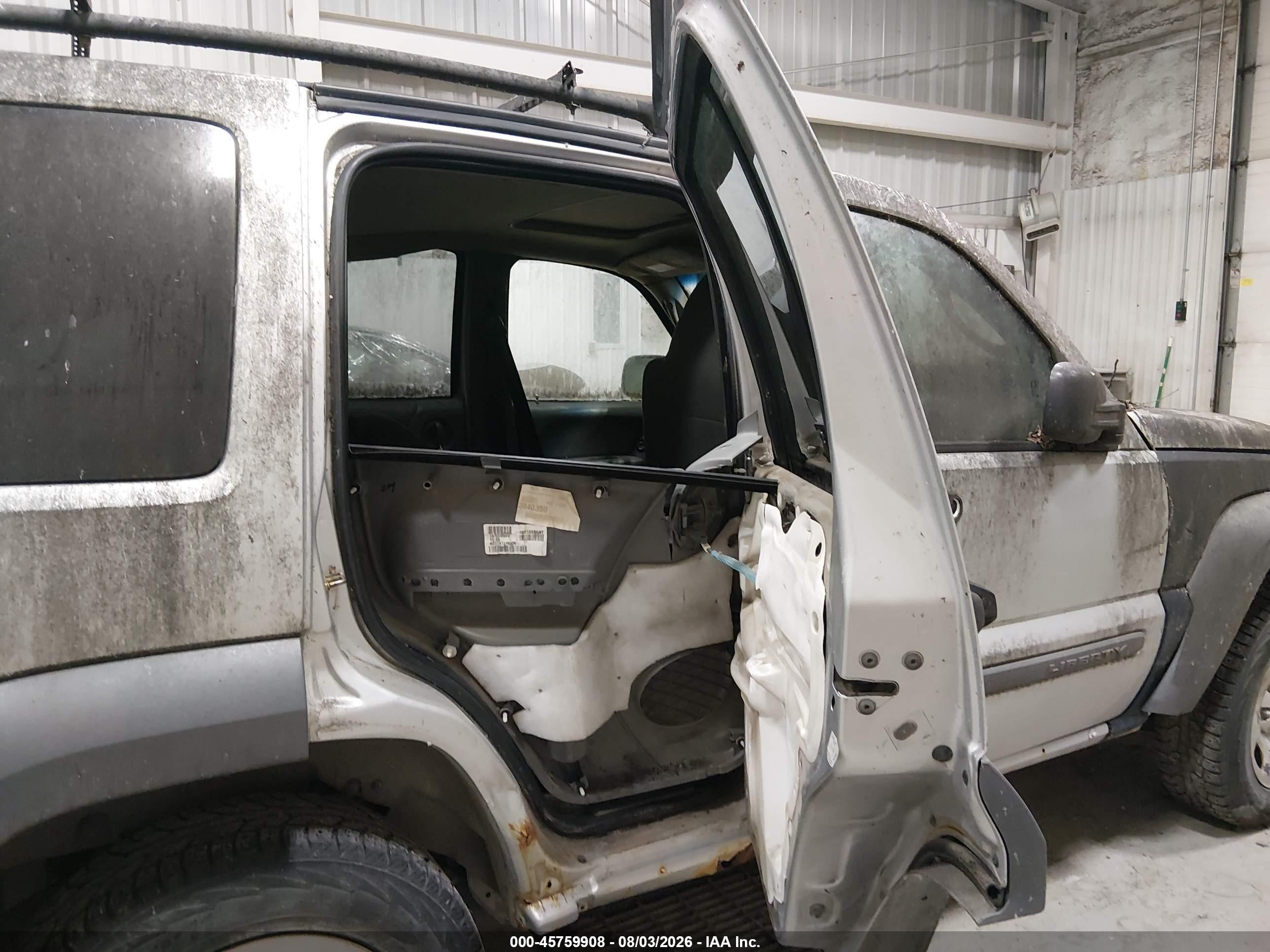 2005 Jeep Liberty Sport Silver vin: 1J4GL48K75W668542