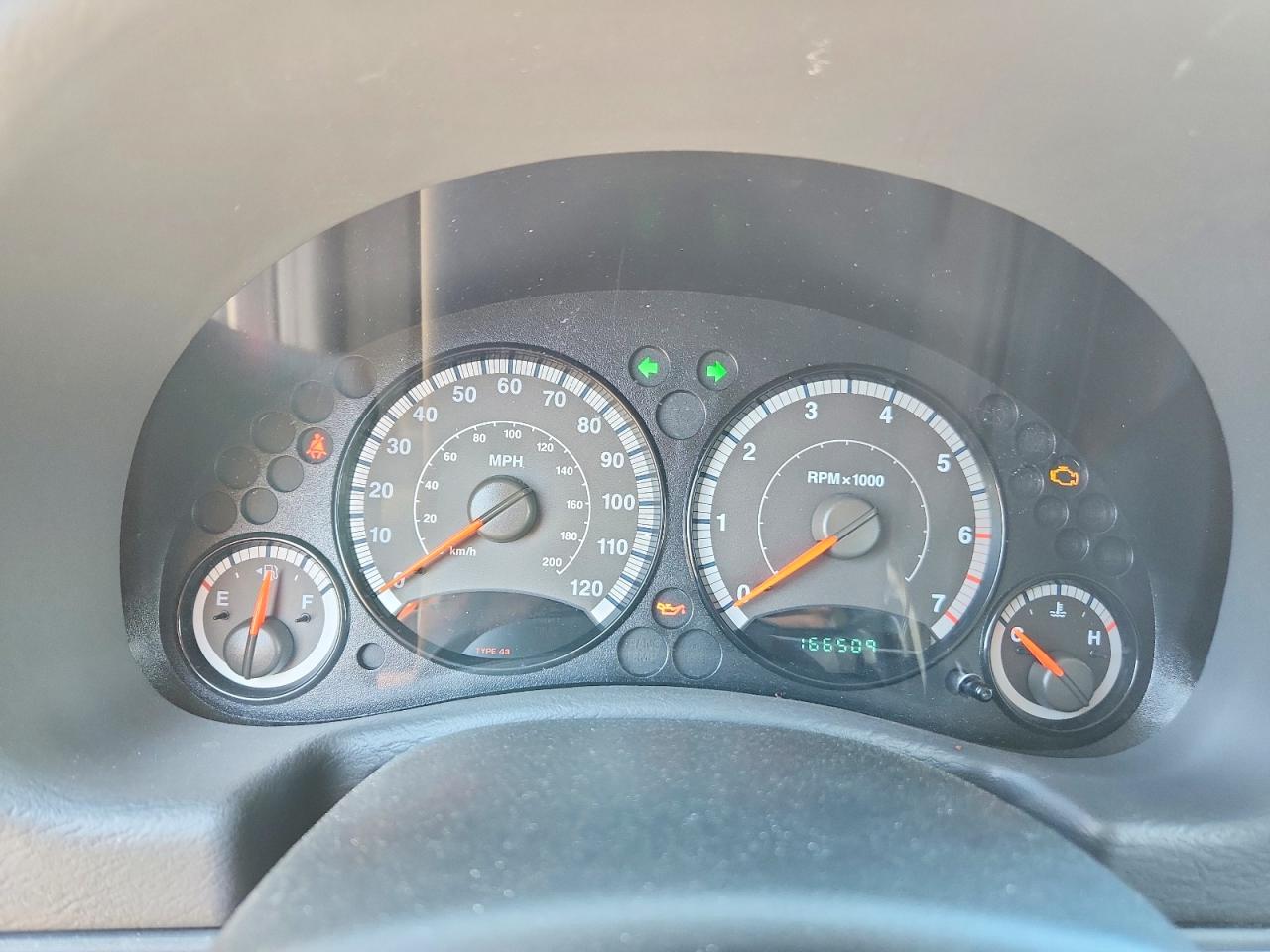 2005 Jeep Liberty Sport White vin: 1J4GL48K75W708196
