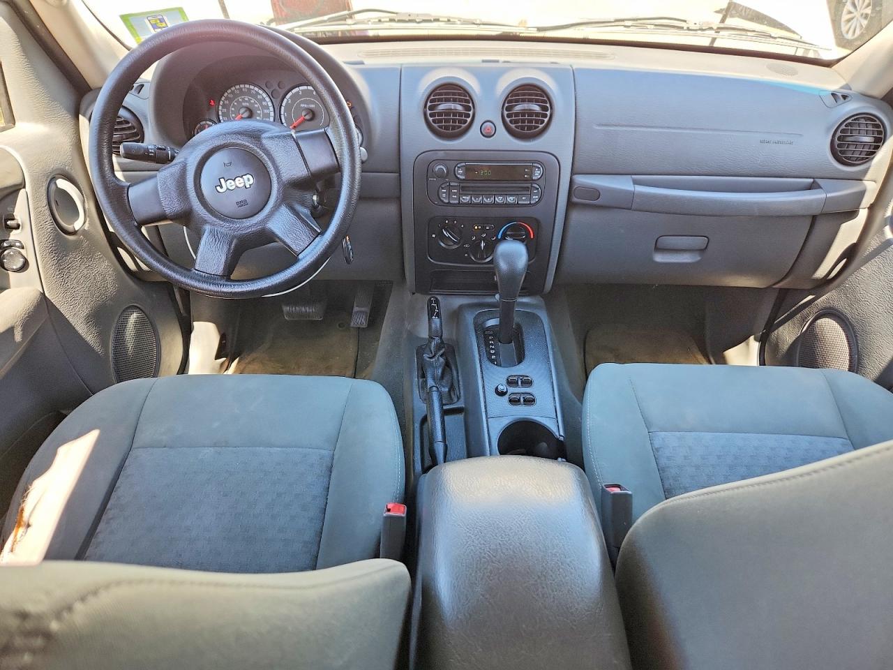 2005 Jeep Liberty Sport White vin: 1J4GL48K75W708196
