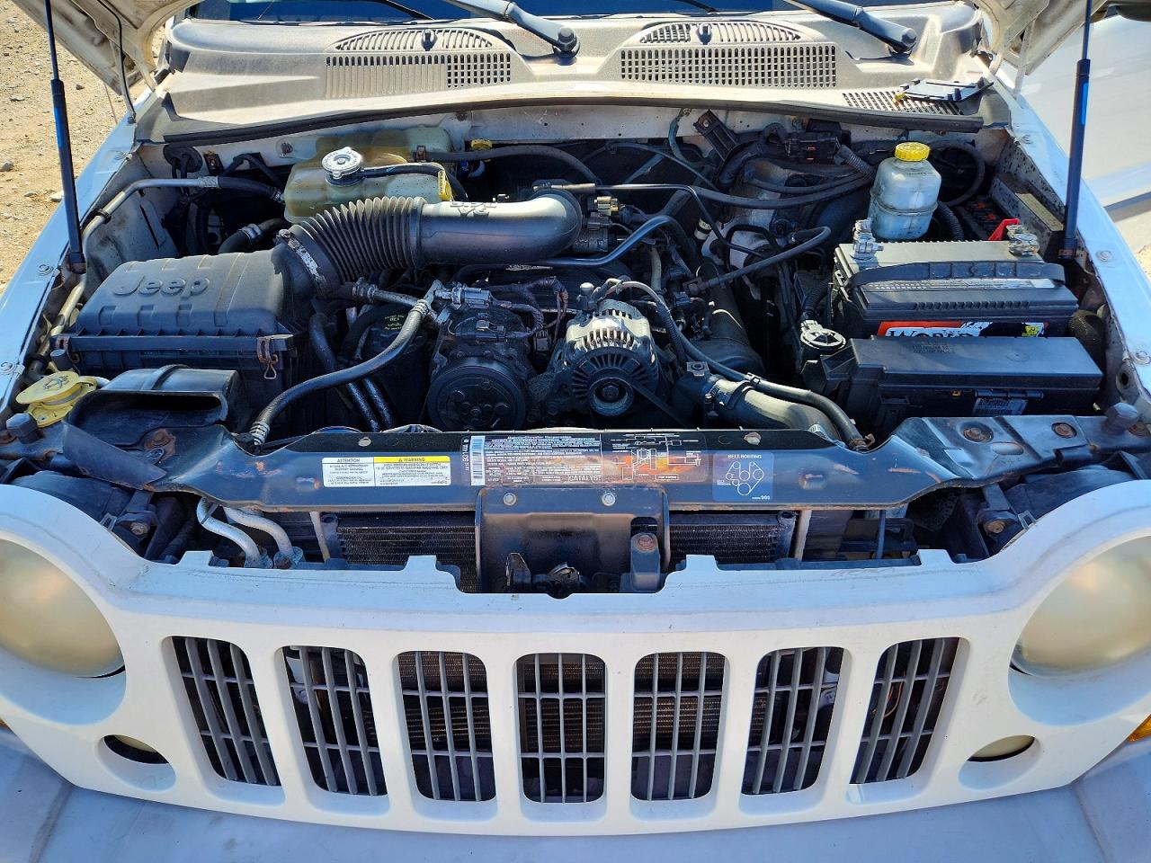 2005 Jeep Liberty Sport White vin: 1J4GL48K75W708196