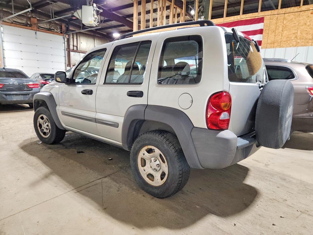2002 Jeep Liberty Sport Серебряный vin: 1J4GL48K82W203294