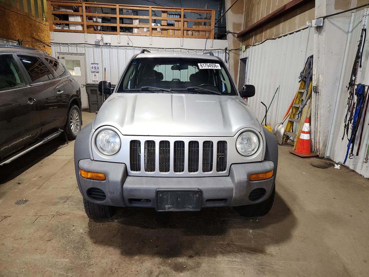 2002 Jeep Liberty Sport Серебряный vin: 1J4GL48K82W203294