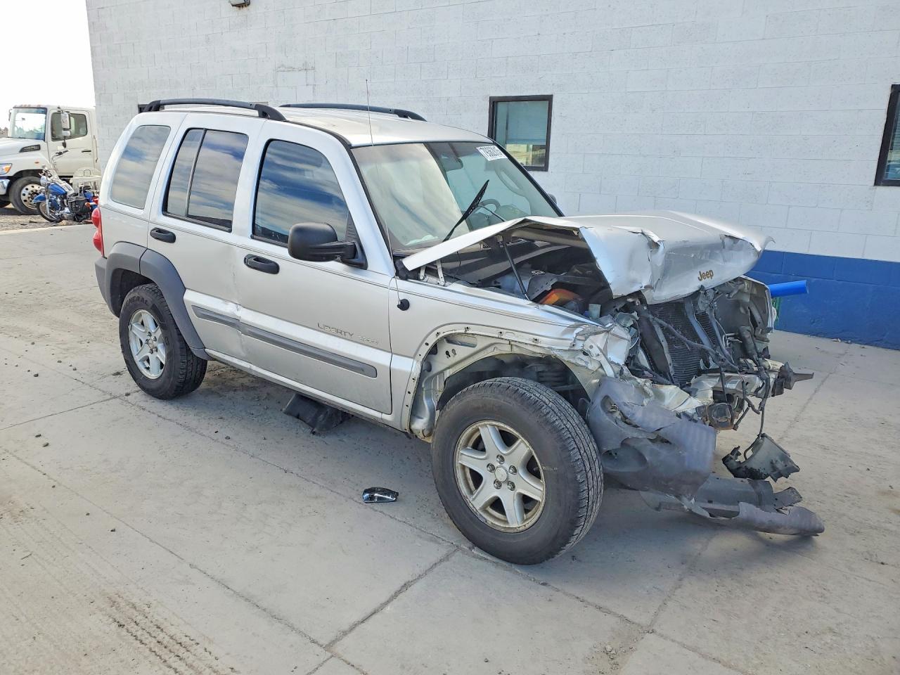 2002 Jeep Liberty Sport Silver vin: 1J4GL48K82W311849
