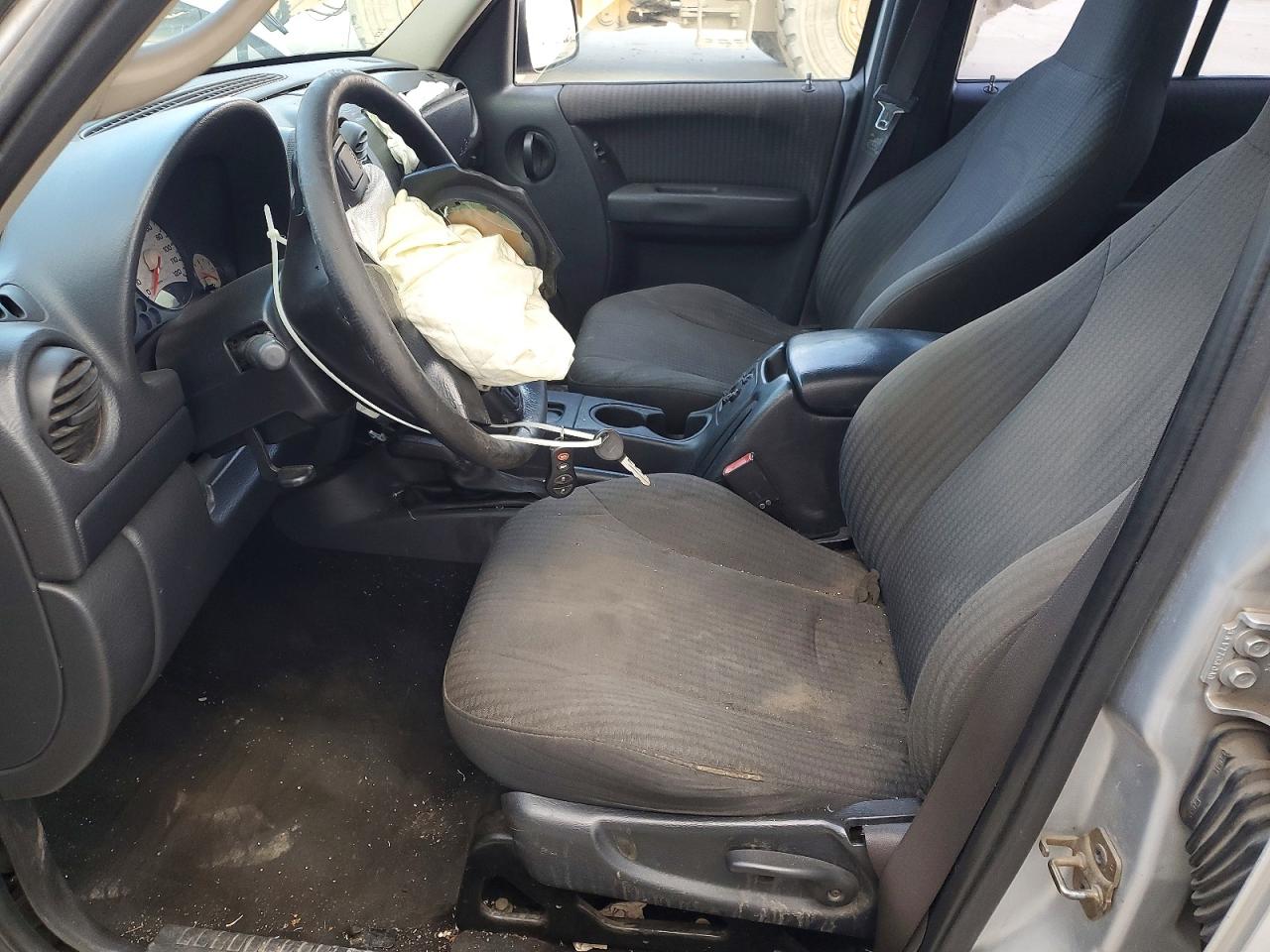 2002 Jeep Liberty Sport Silver vin: 1J4GL48K82W311849
