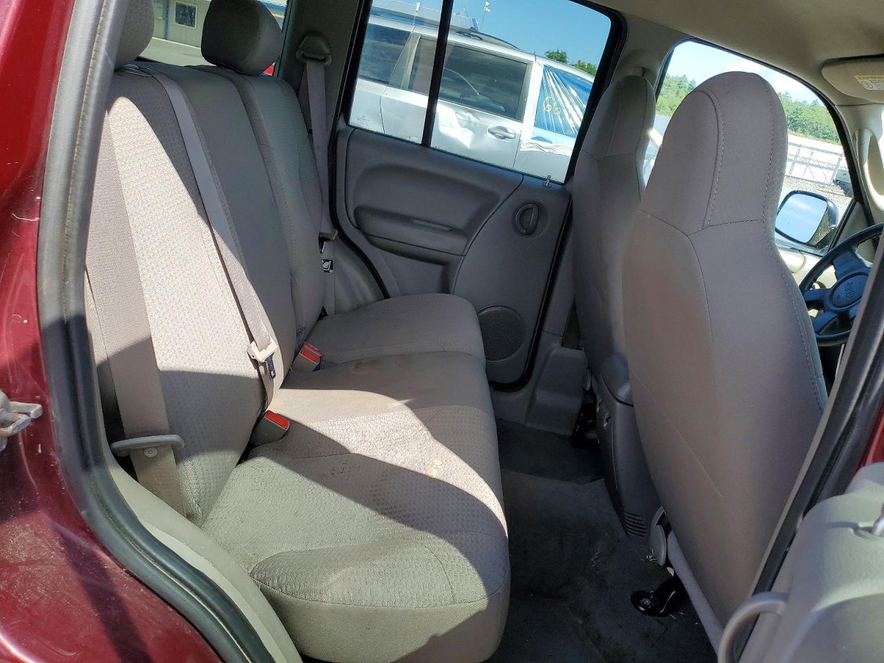 2005 Jeep Liberty Sport Burgundy vin: 1J4GL48K83W556992