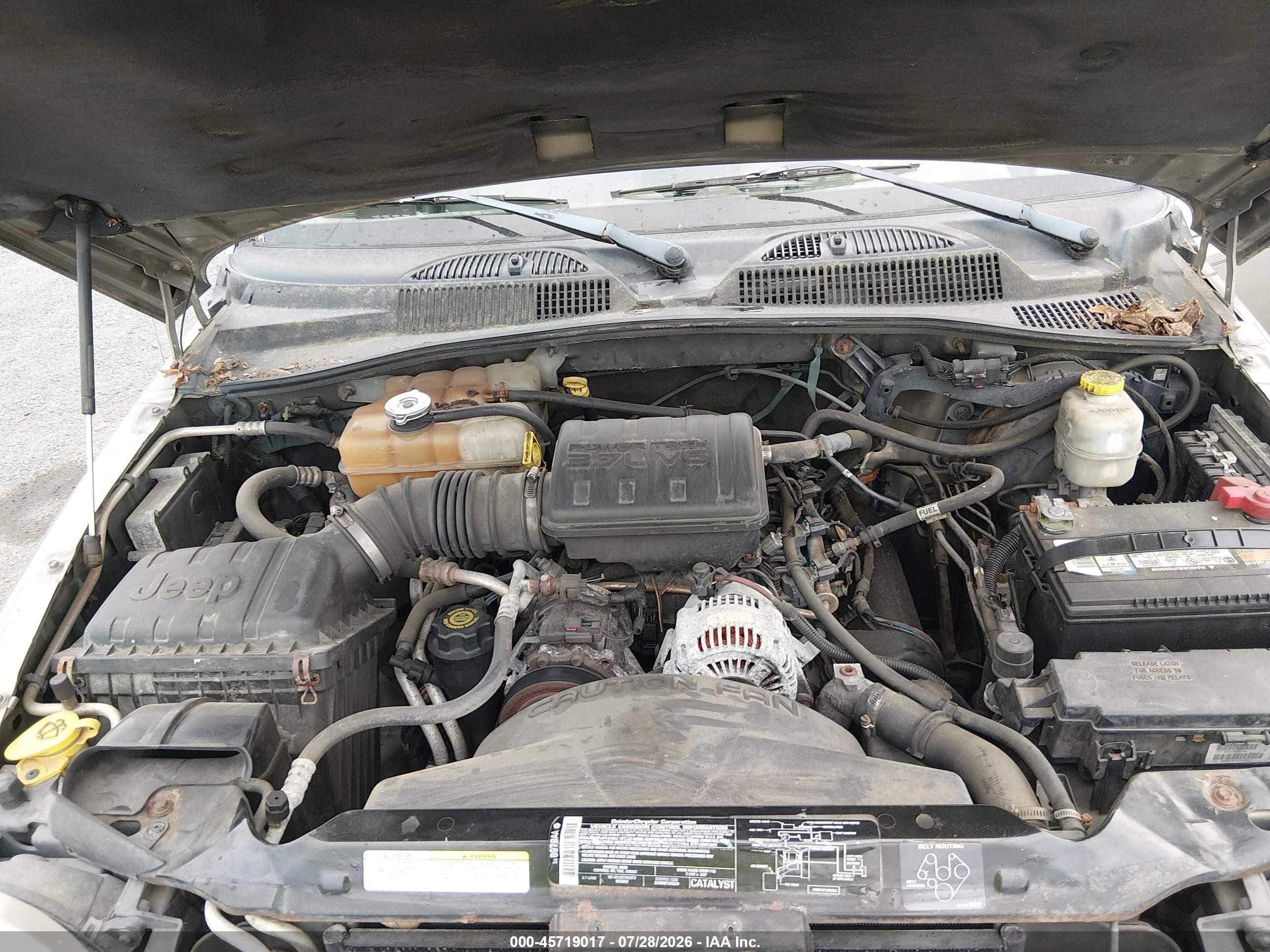 2003 Jeep Liberty Sport Золотой vin: 1J4GL48K83W648703