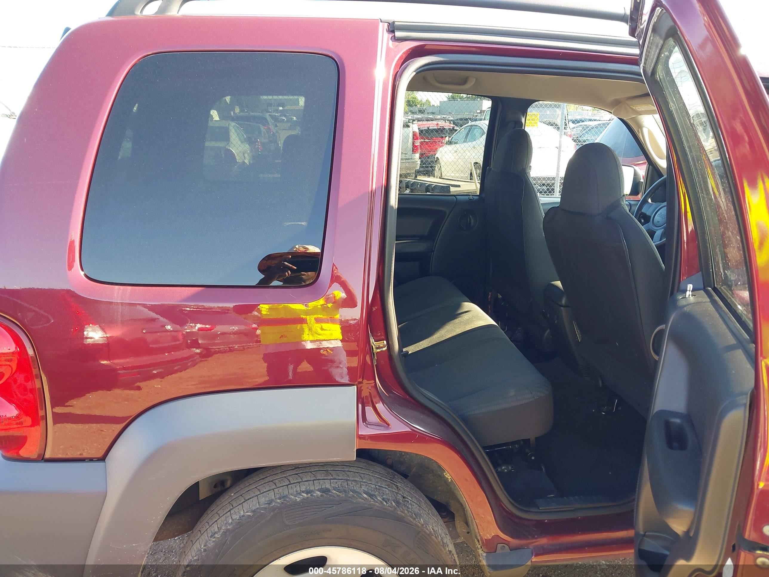 2003 Jeep Liberty Sport Burgundy vin: 1J4GL48K83W657658