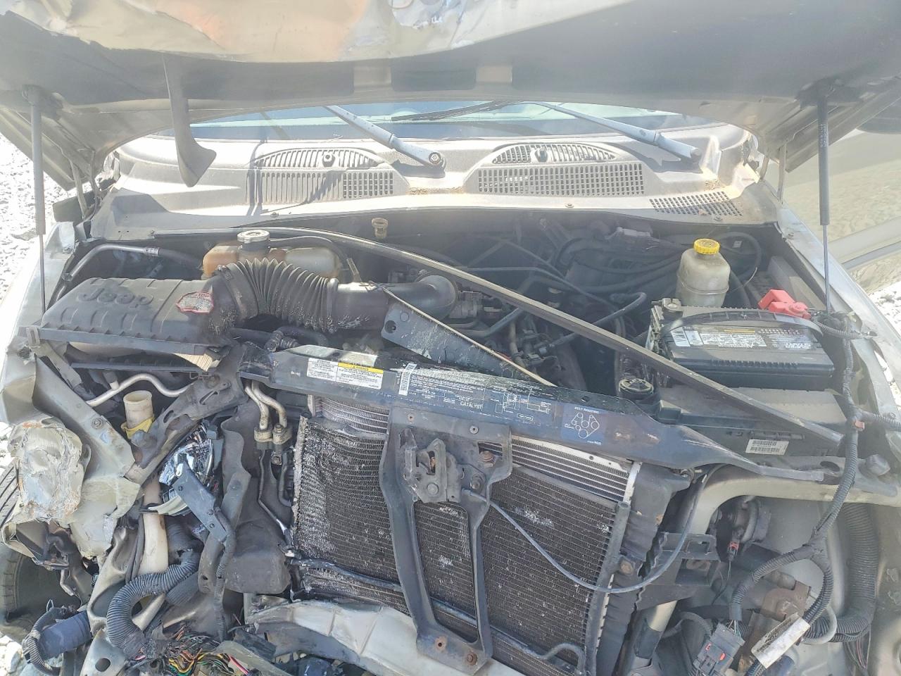 2004 Jeep Liberty Sport Золотой vin: 1J4GL48K84W257360