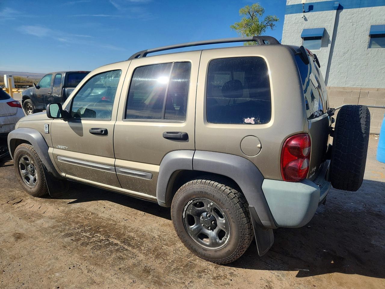 2004 Jeep Liberty Sport Gold vin: 1J4GL48K84W261649