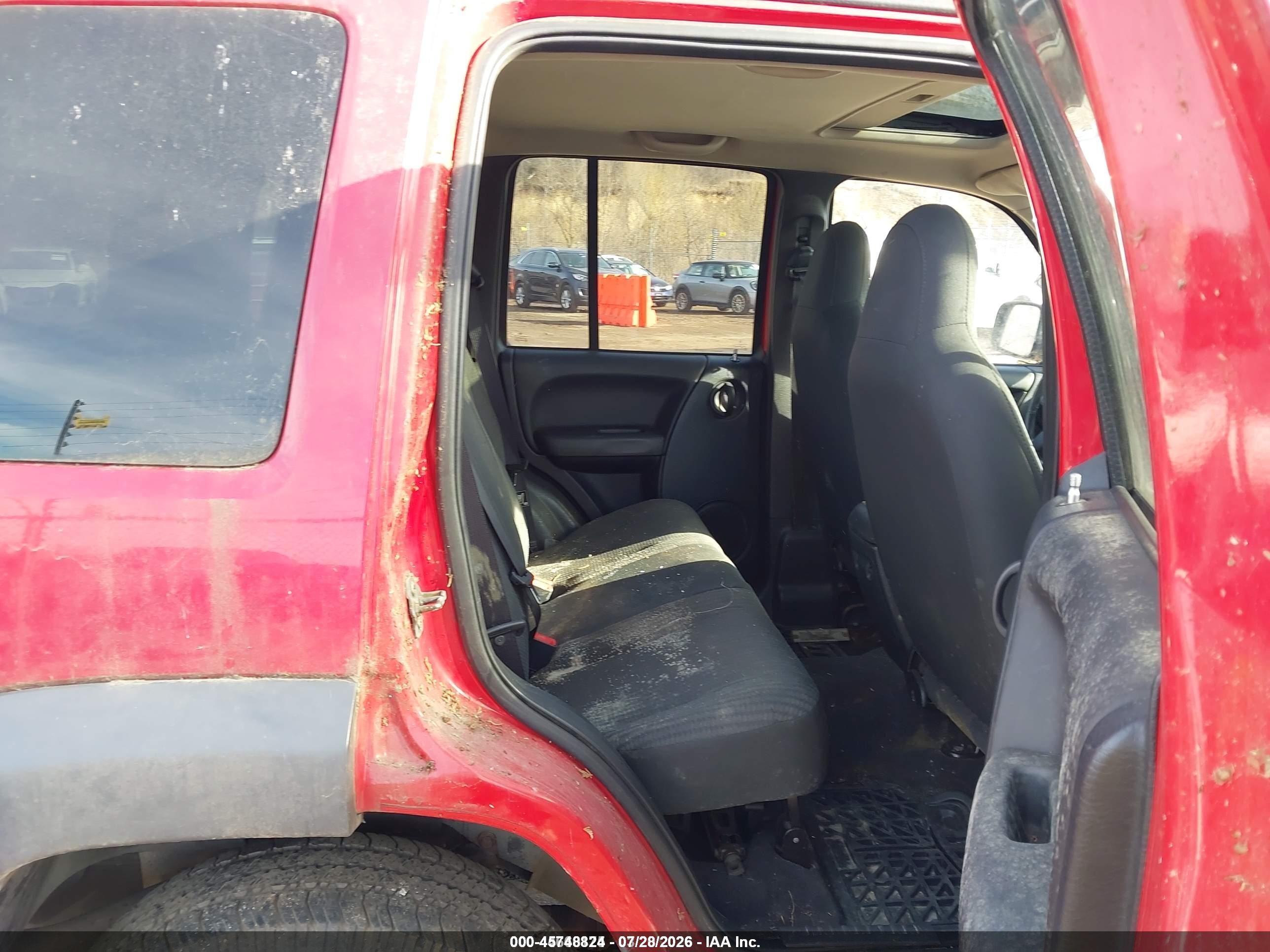 2004 Jeep Liberty Sport Red vin: 1J4GL48K84W273185