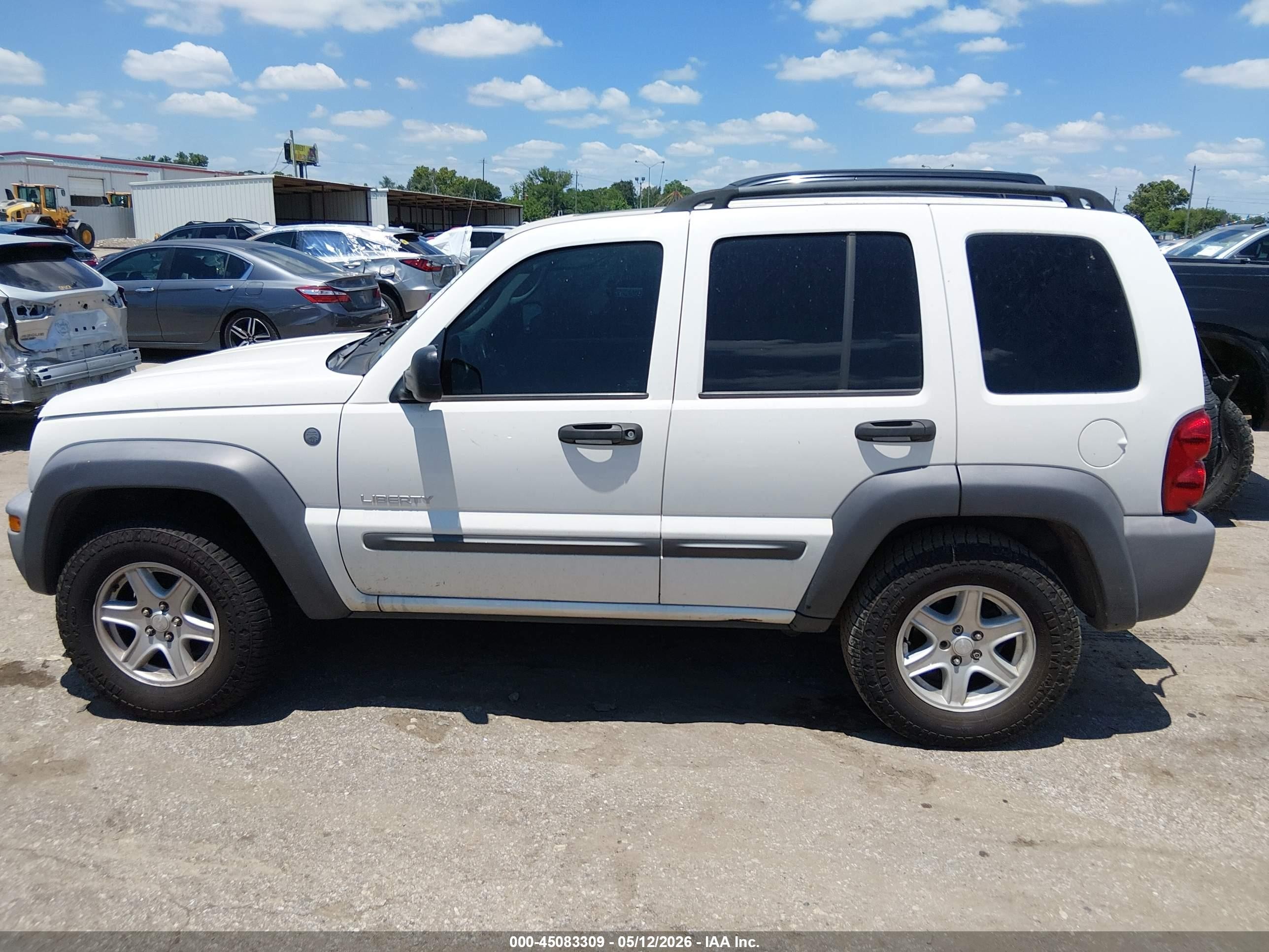 2004 Jeep Liberty Sport White vin: 1J4GL48K84W328363