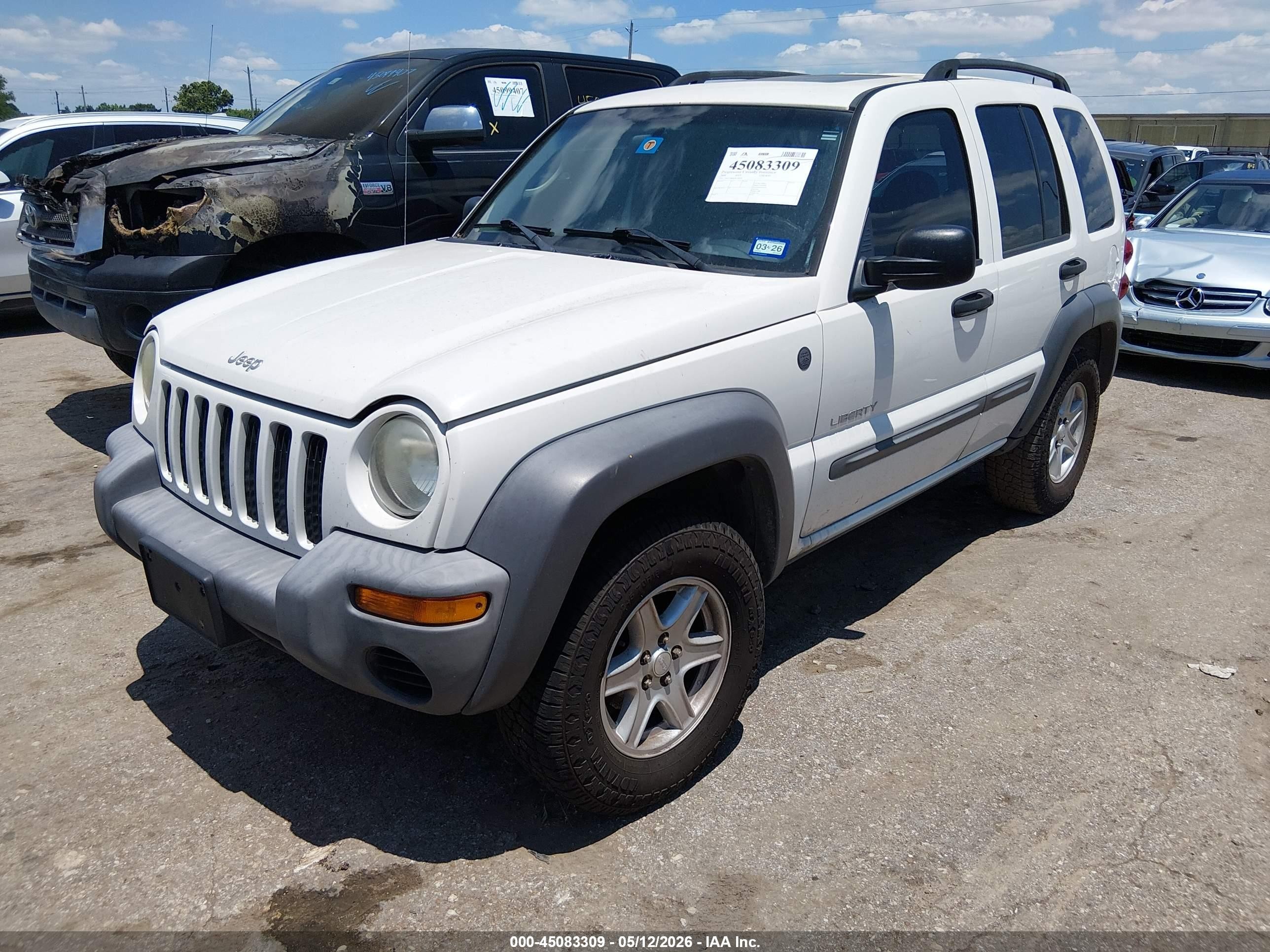 2004 Jeep Liberty Sport White vin: 1J4GL48K84W328363