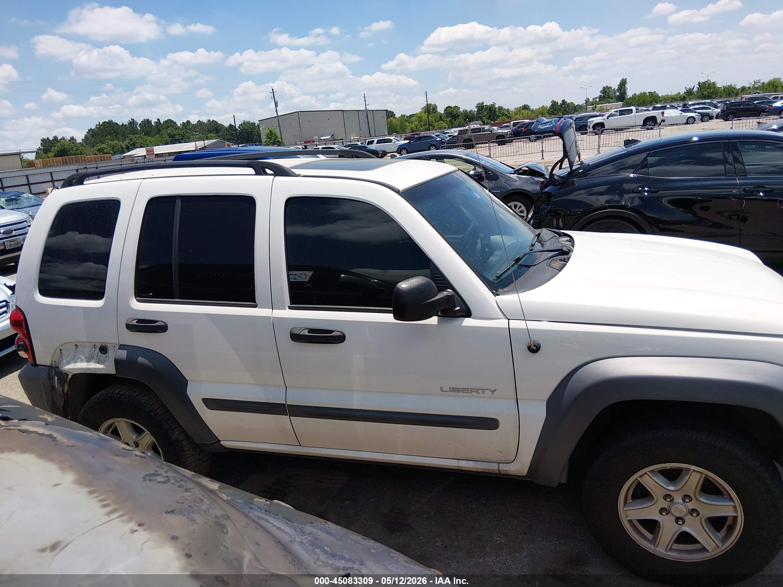 2004 Jeep Liberty Sport White vin: 1J4GL48K84W328363