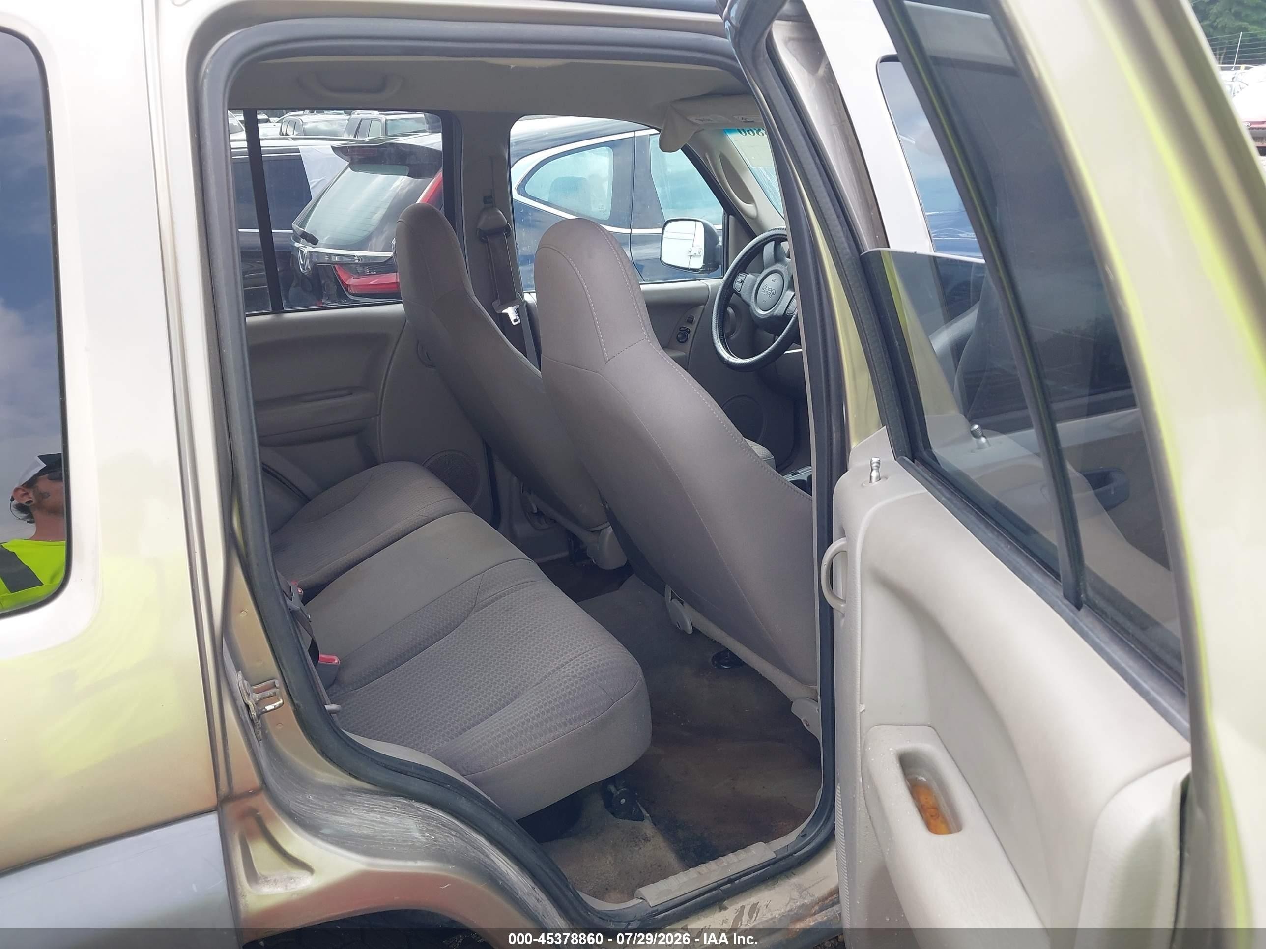 2004 Jeep Liberty Sport Gold vin: 1J4GL48K84W330324