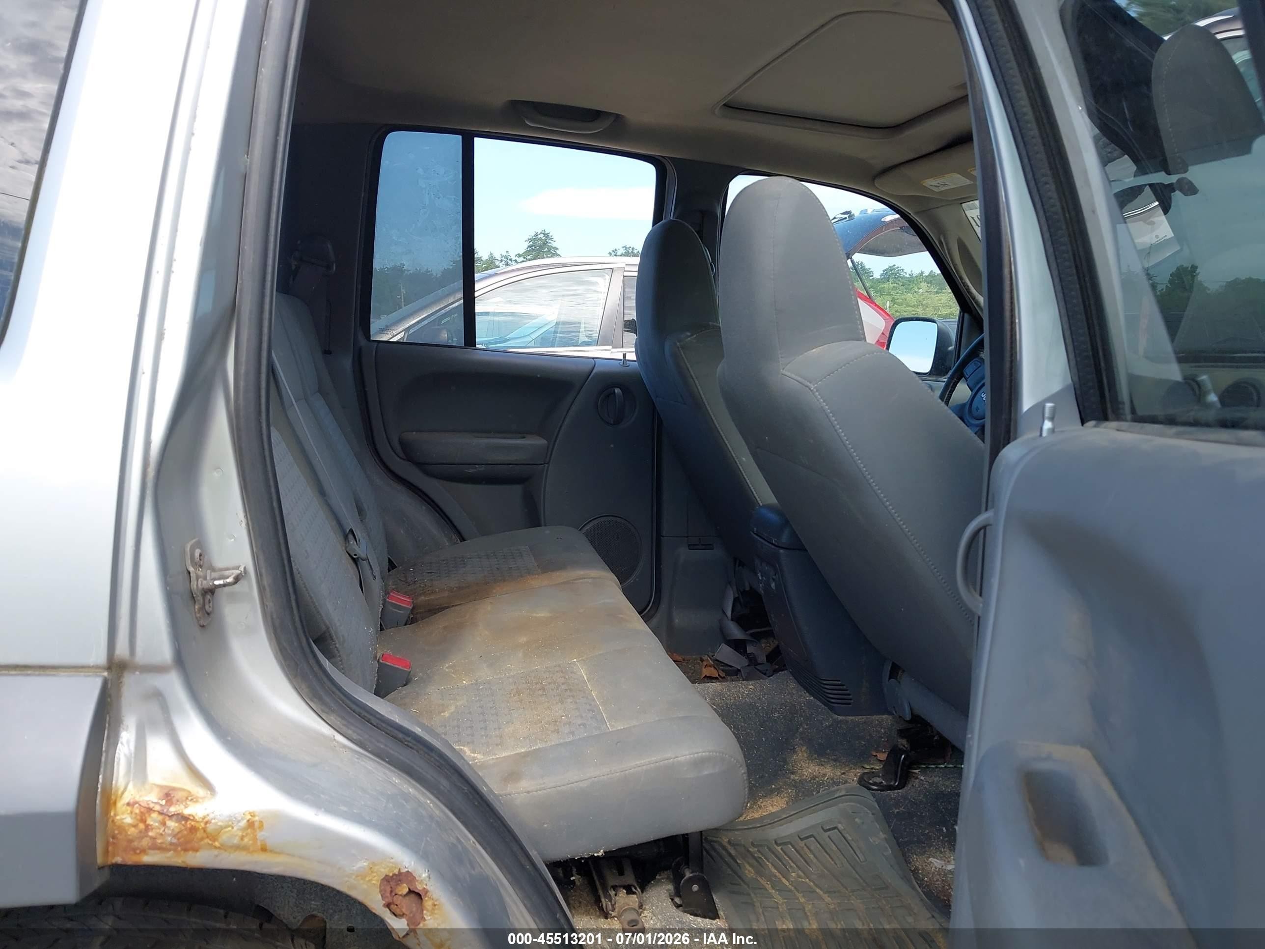 2005 Jeep Liberty Sport Silver vin: 1J4GL48K85W509173