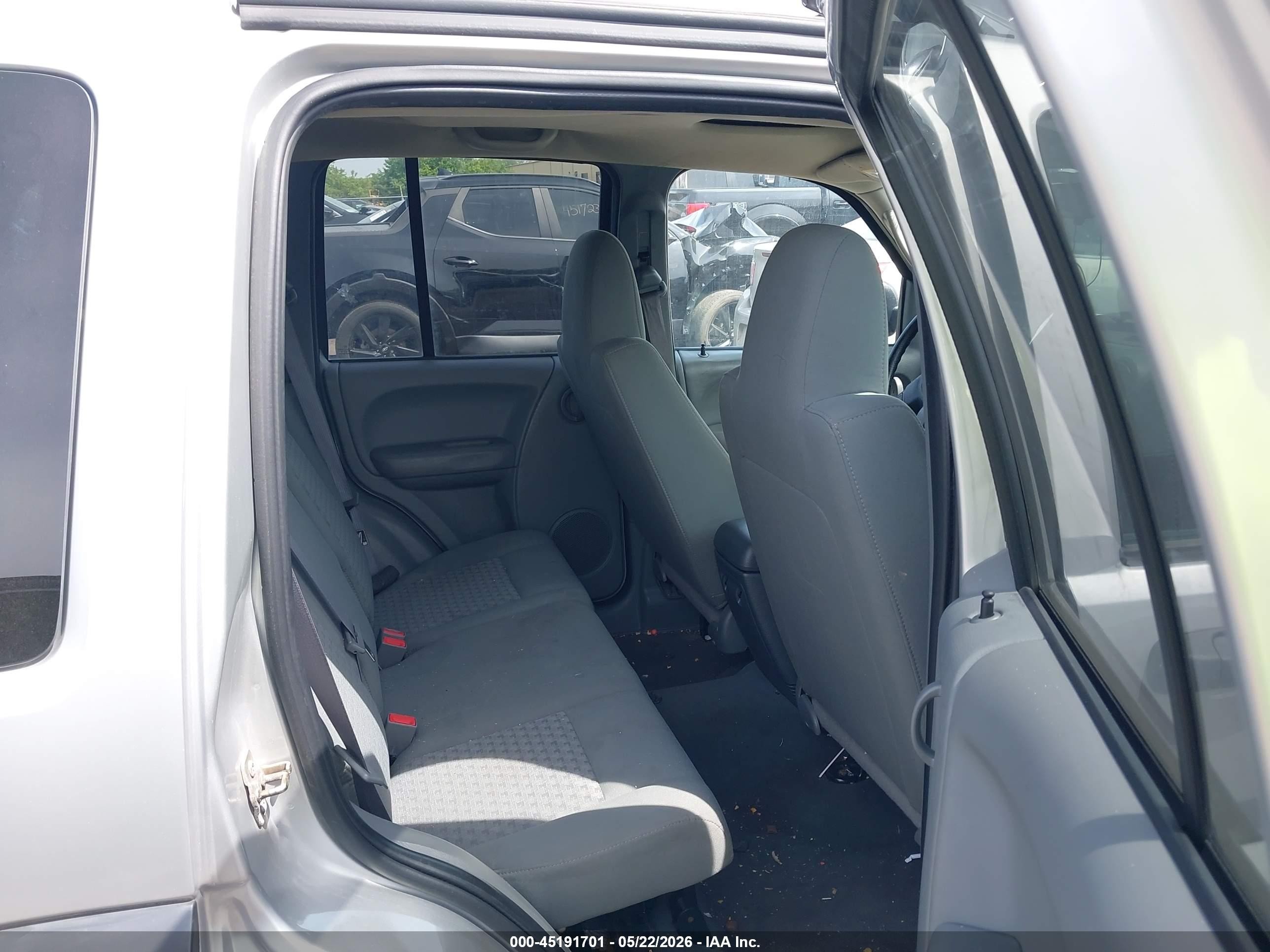 2006 Jeep Liberty Sport Silver vin: 1J4GL48K86W172070