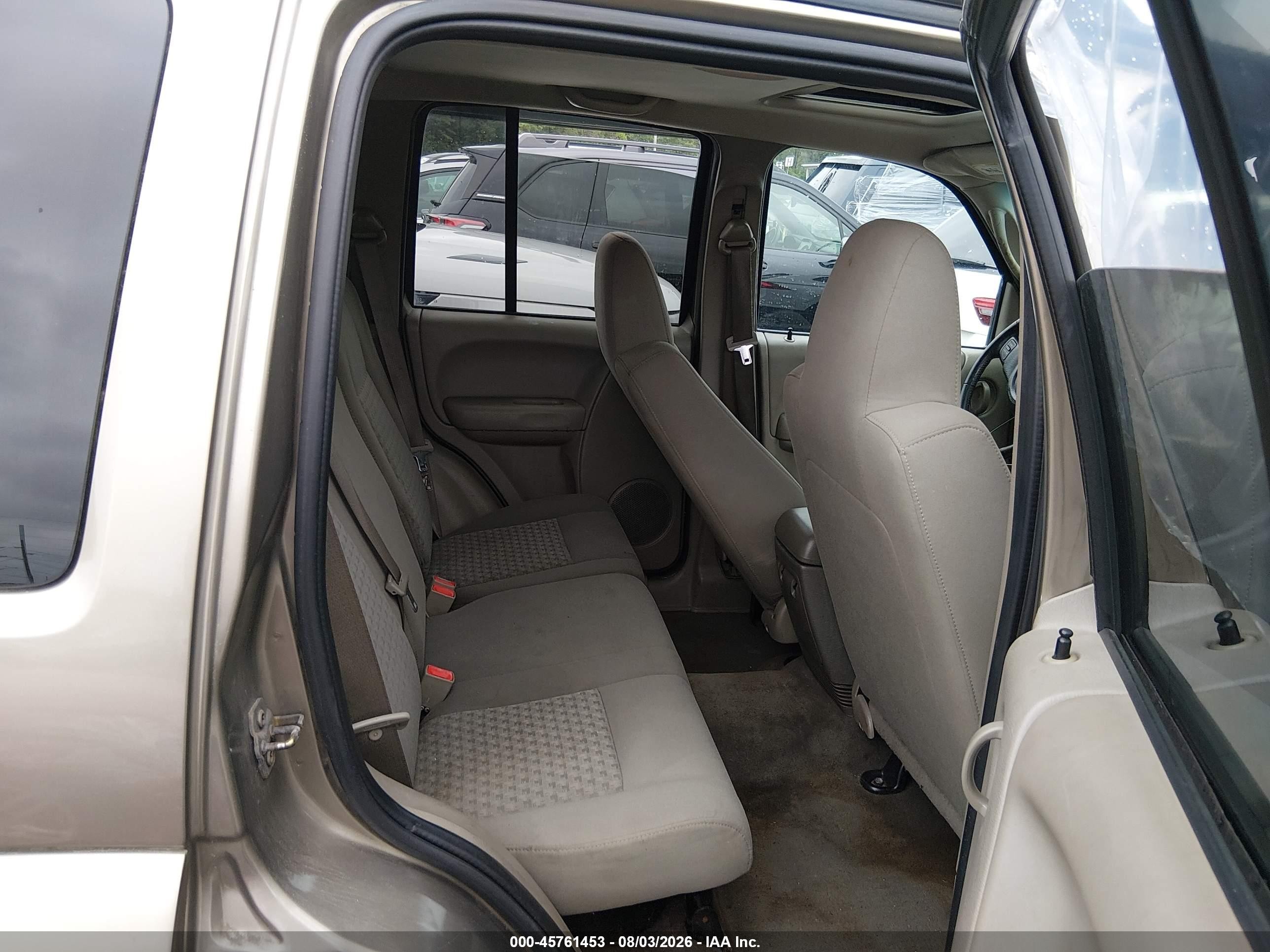 2006 Jeep Liberty Sport Beige vin: 1J4GL48K86W210137
