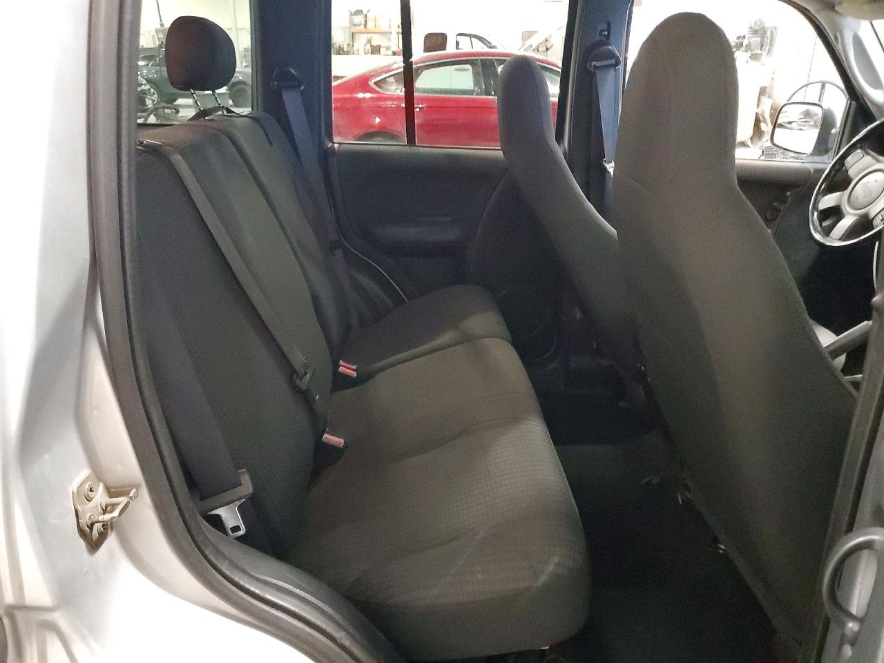 2002 Jeep Liberty Sport Silver vin: 1J4GL48K92W208830