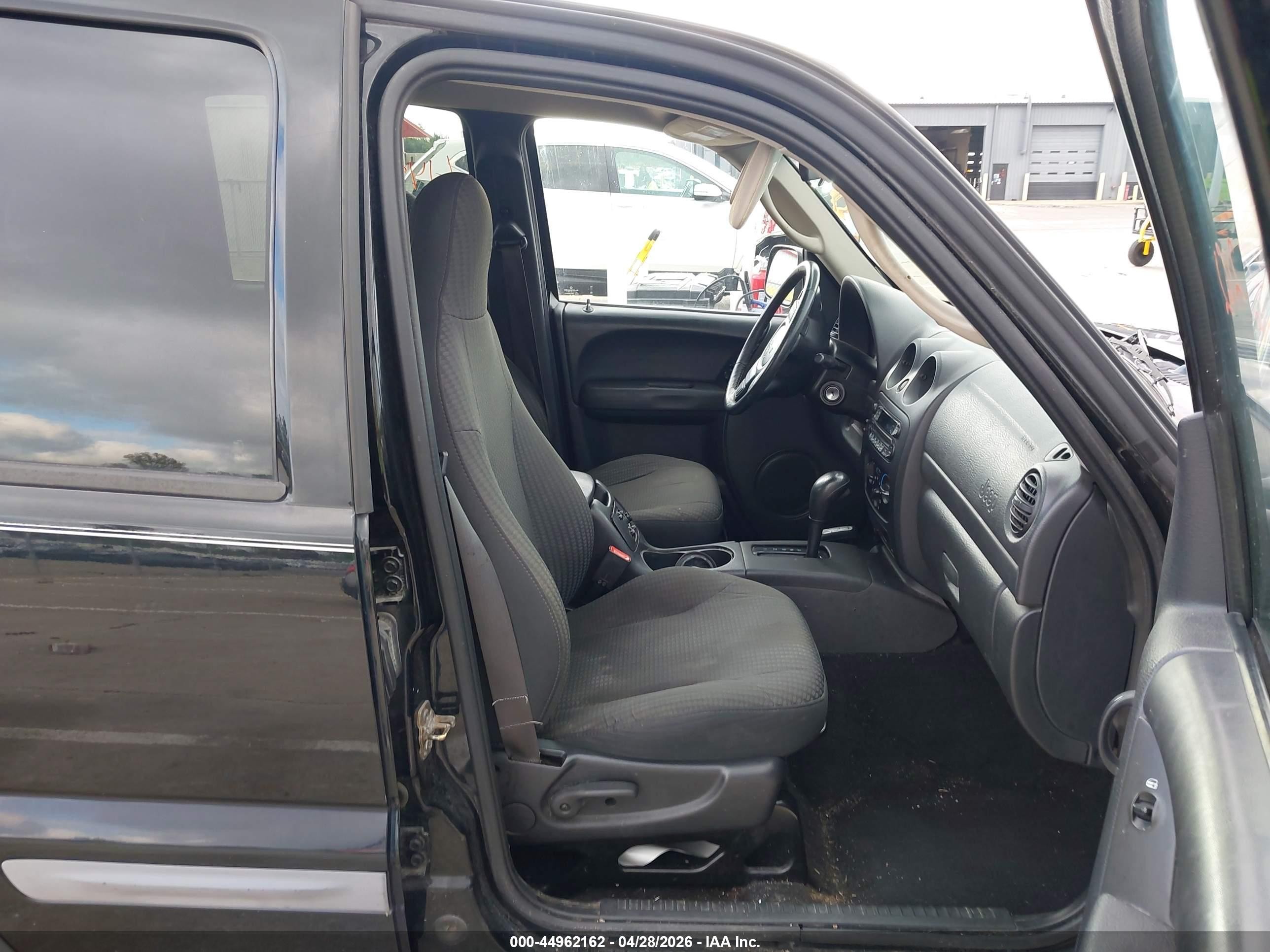 2003 Jeep Liberty Sport Черный vin: 1J4GL48K93W501595