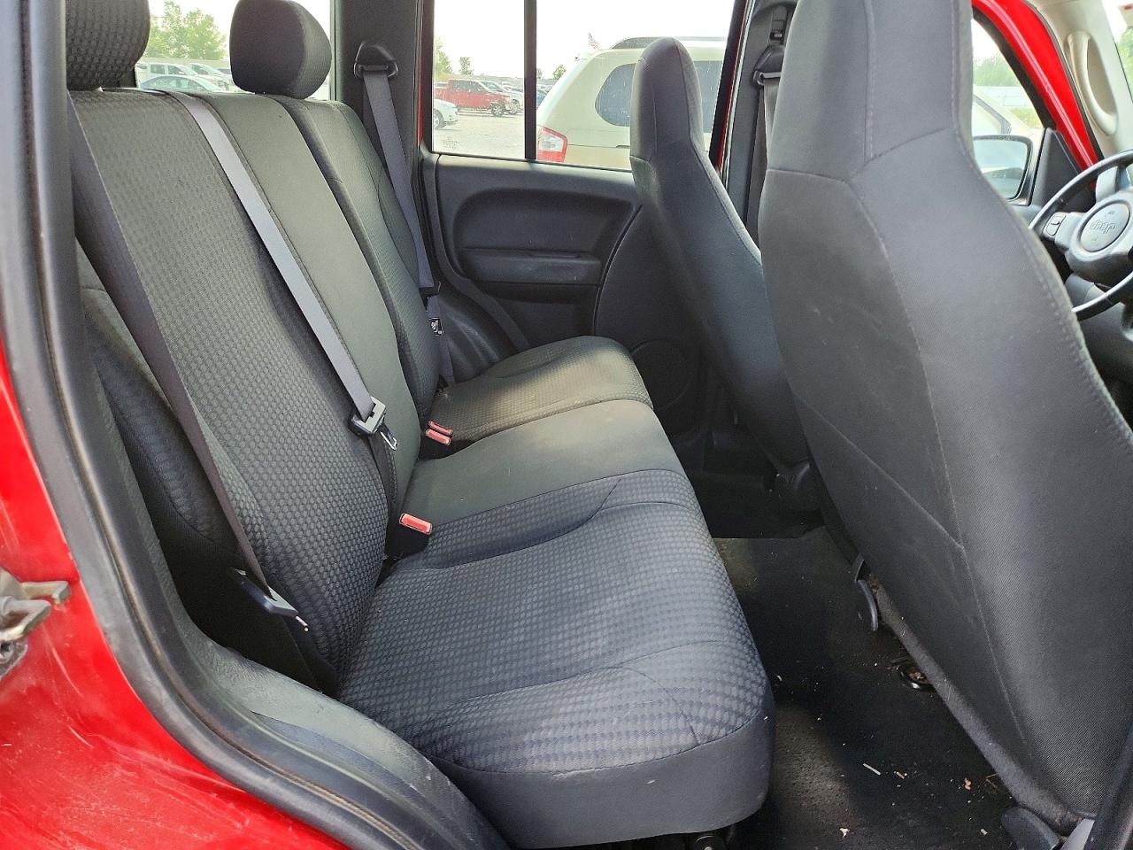 2003 Jeep Liberty Sport Red vin: 1J4GL48K93W528019