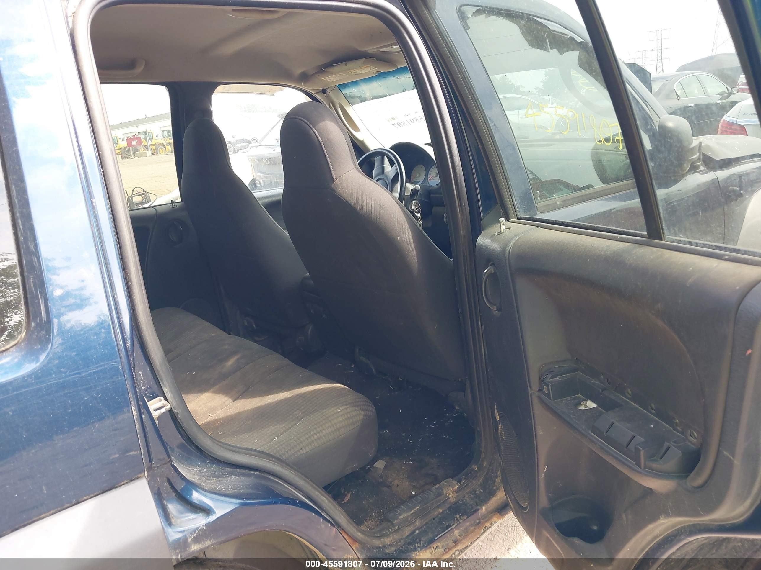 2003 Jeep Liberty Sport Dark Blue vin: 1J4GL48K93W594358