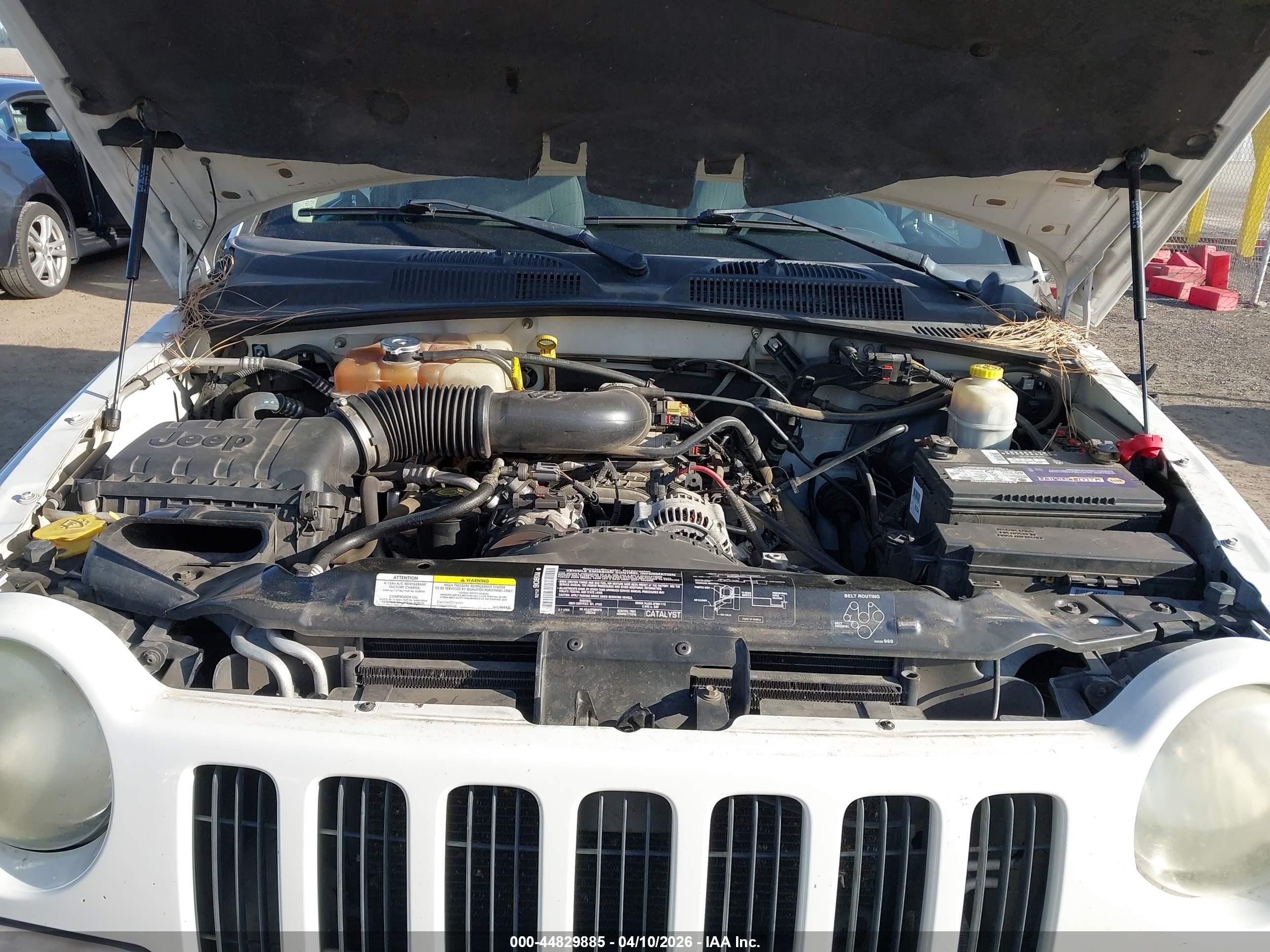 2004 Jeep Liberty Sport White vin: 1J4GL48K94W202402