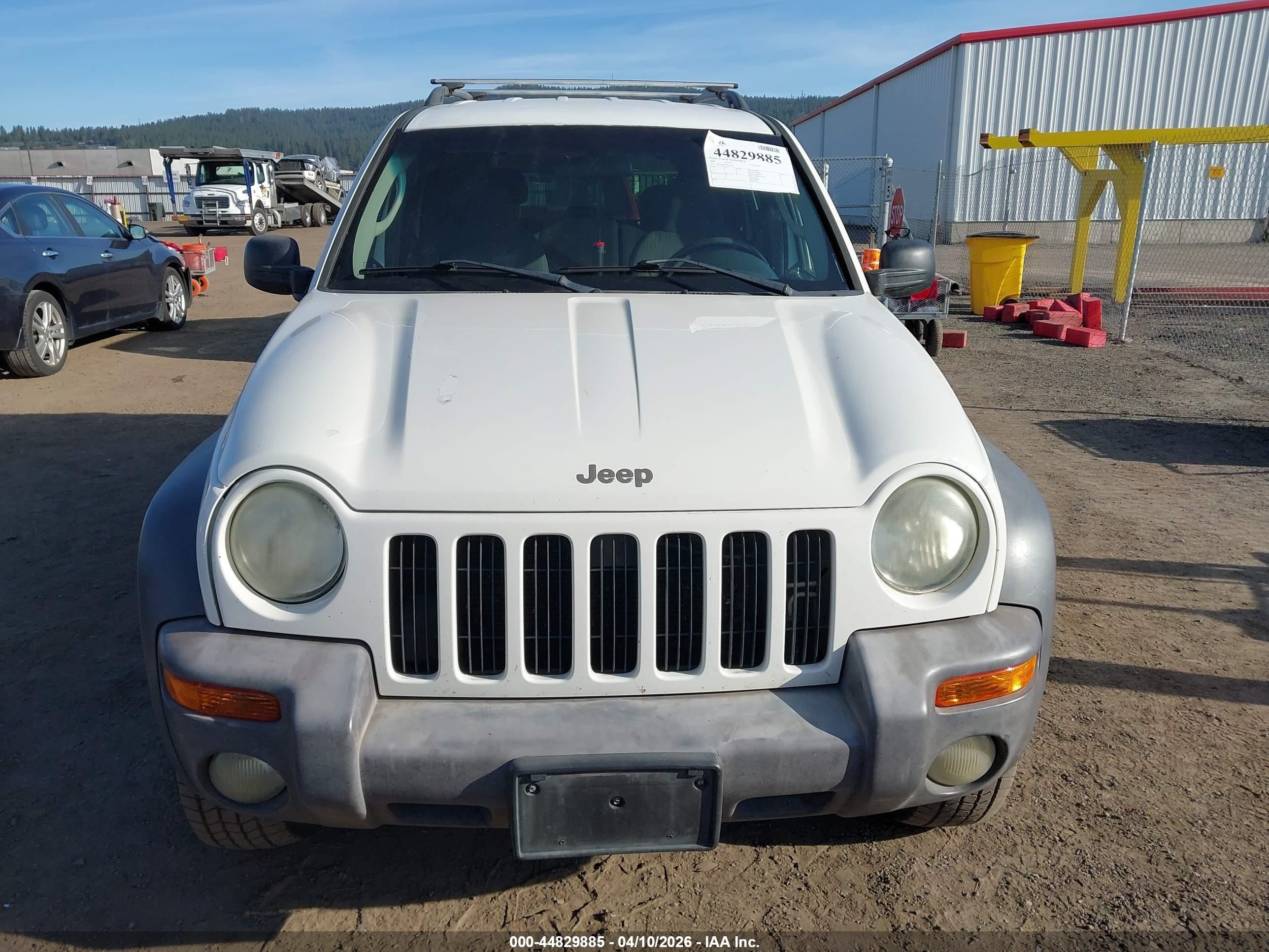 2004 Jeep Liberty Sport White vin: 1J4GL48K94W202402