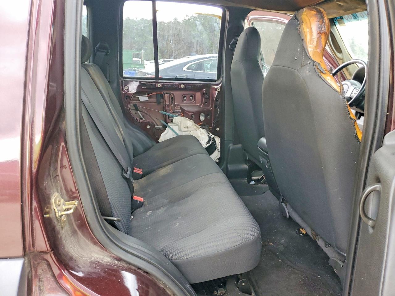 2004 Jeep Liberty Sport Two Tone vin: 1J4GL48K94W264026