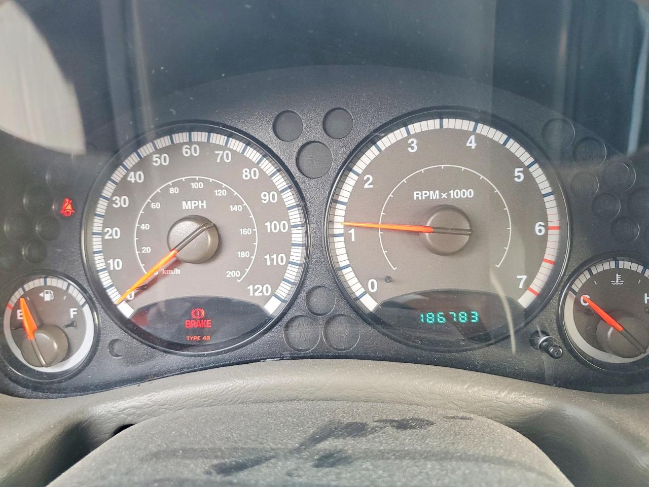 2005 Jeep Liberty Sport Золотой vin: 1J4GL48K95W677419