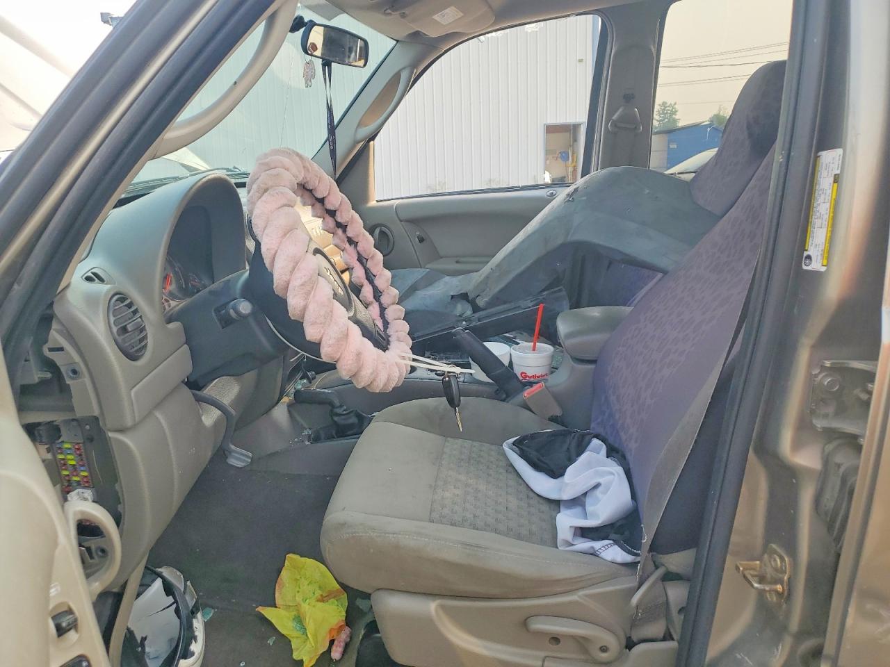 2005 Jeep Liberty Sport Золотой vin: 1J4GL48K95W677419