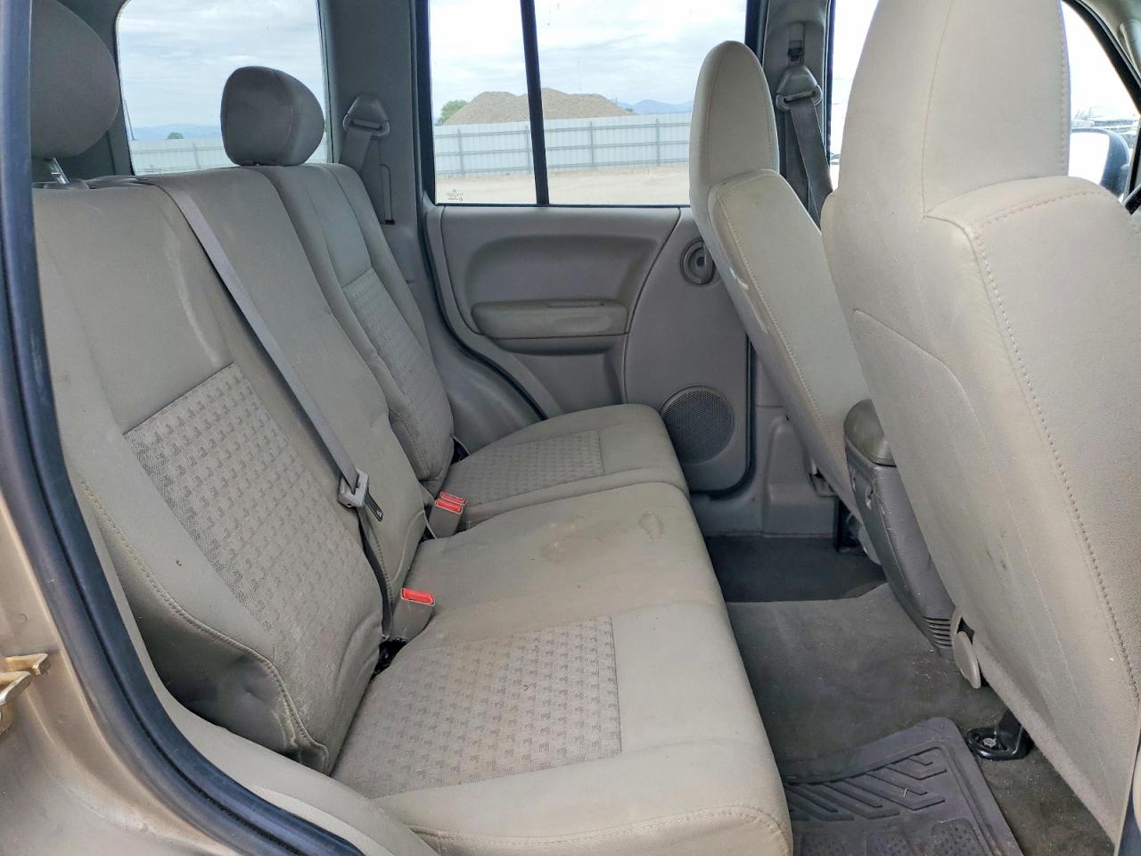 2006 Jeep Liberty Sport Tan vin: 1J4GL48K96W149378
