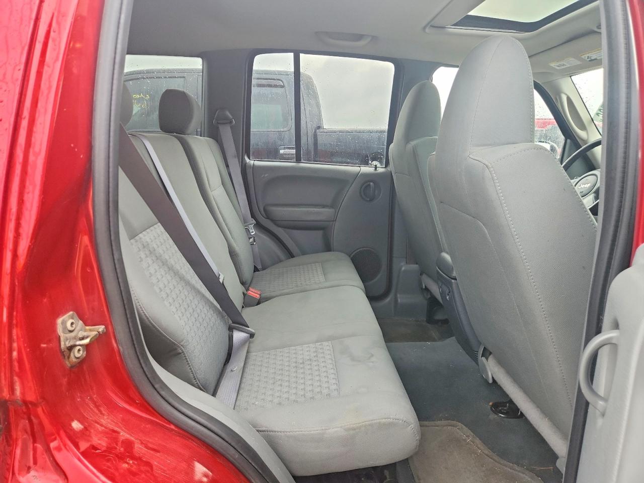 2007 Jeep Liberty Sport Red vin: 1J4GL48K97W685359