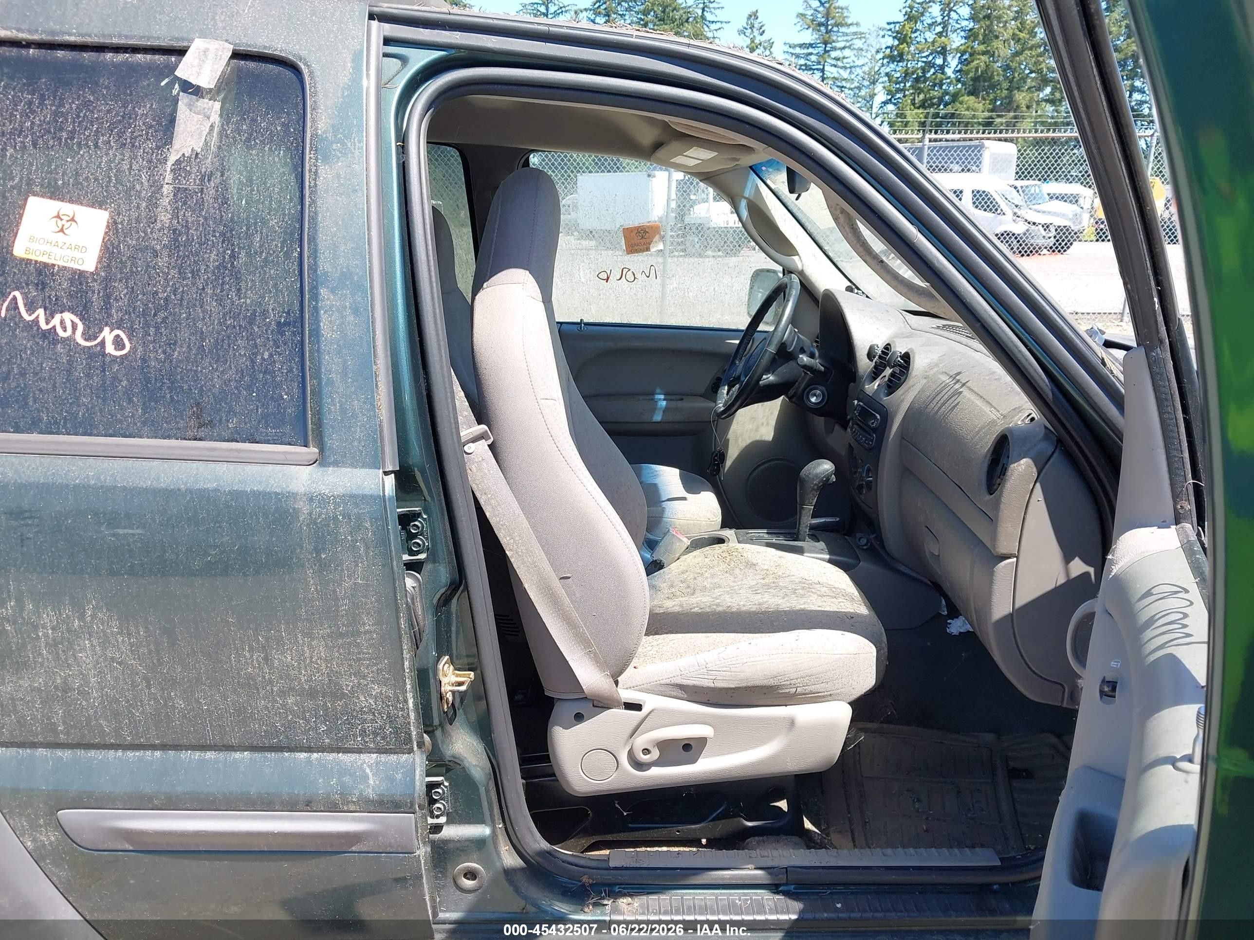 2003 Jeep Liberty Sport Зеленый vin: 1J4GL48KX3W638531